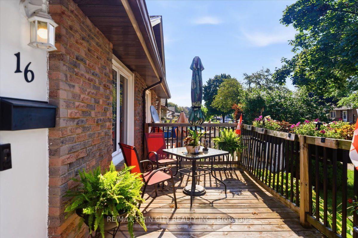 Photo 5 of 16 Palomino Drive, Brantford, Lynden Hills — HOMEH