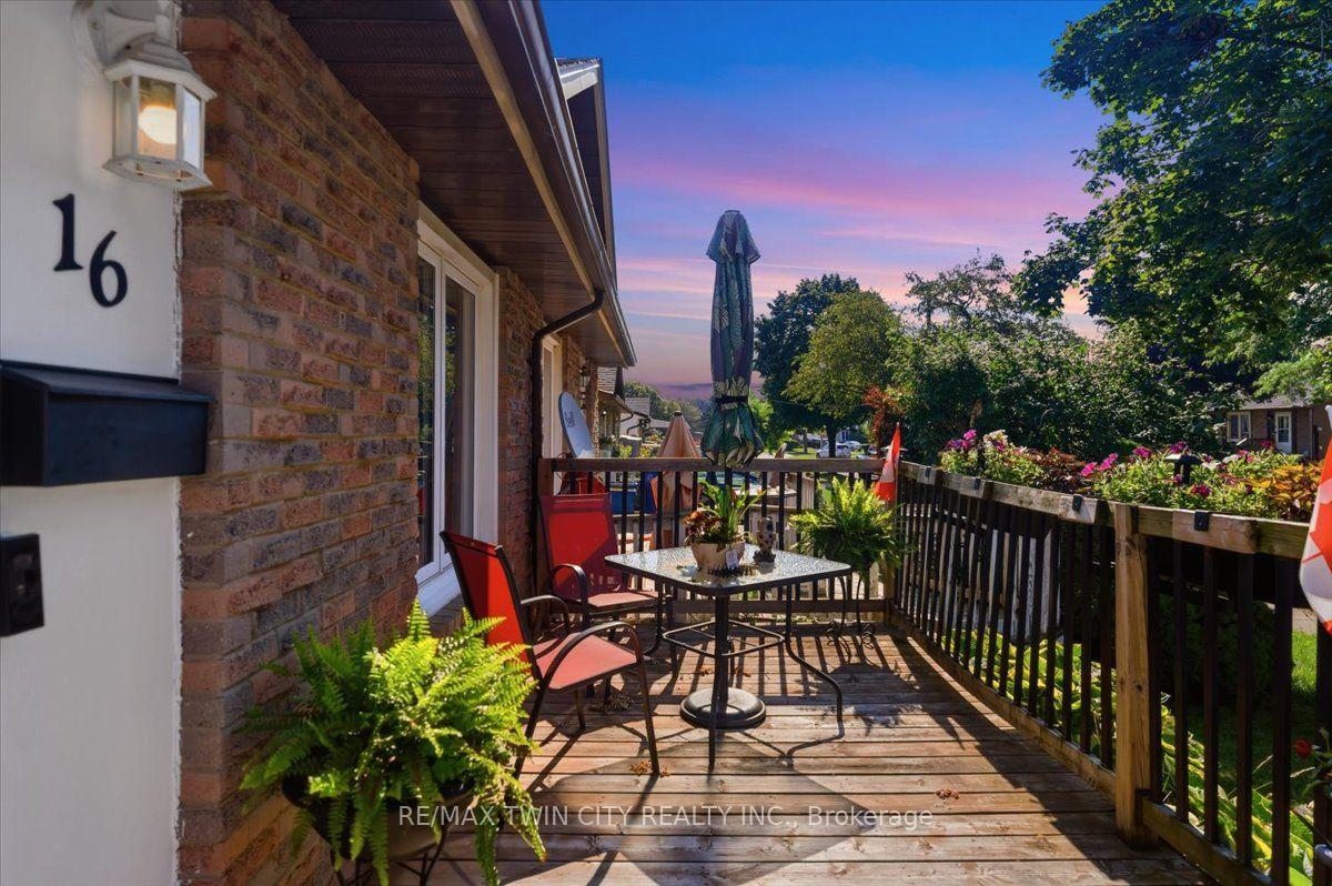 Photo 6 of 16 Palomino Drive, Brantford, Lynden Hills — HOMEH