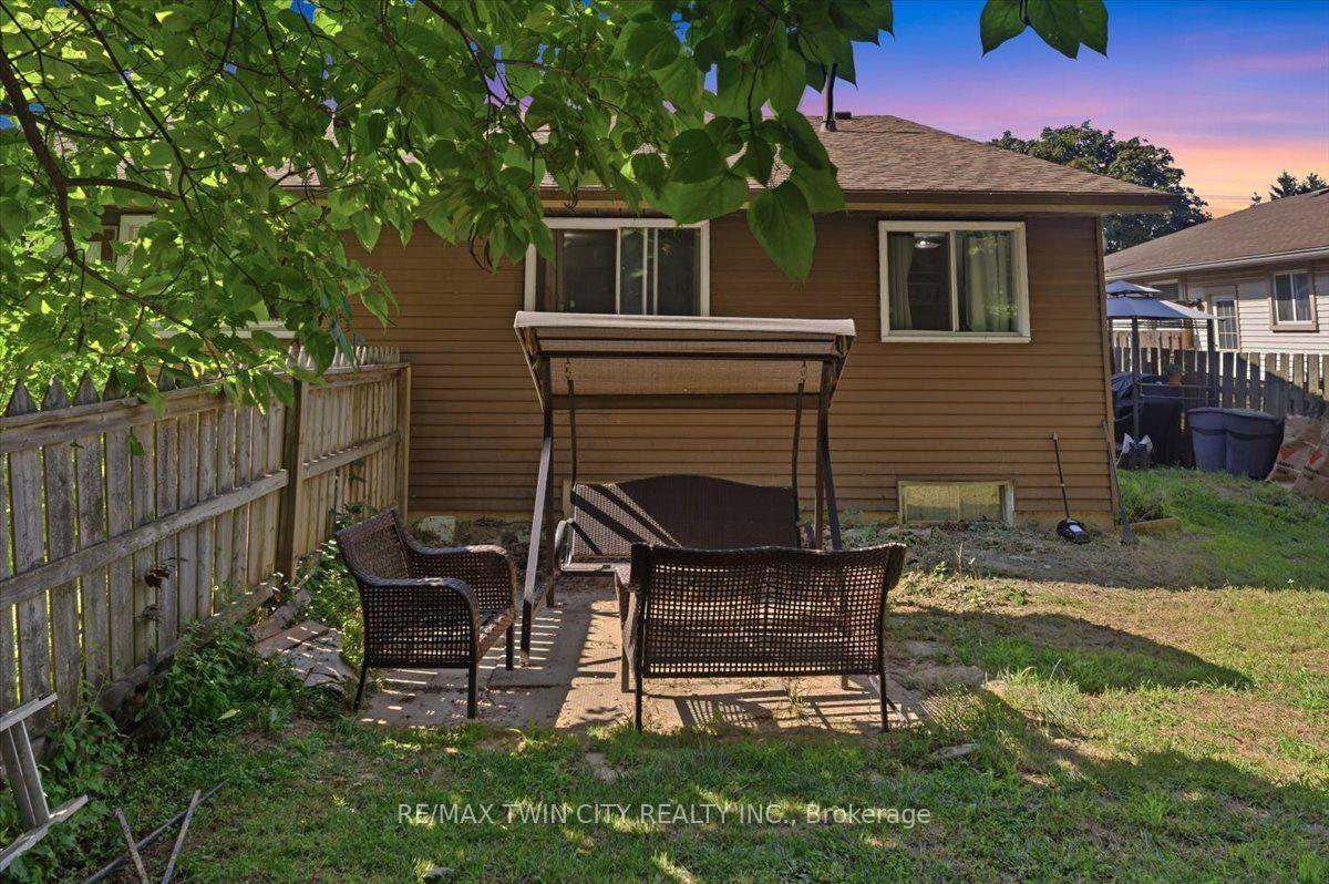 Photo 7 of 16 Palomino Drive, Brantford, Lynden Hills — HOMEH