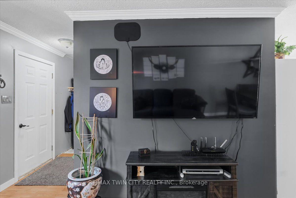 Photo 8 of 16 Palomino Drive, Brantford, Lynden Hills — HOMEH