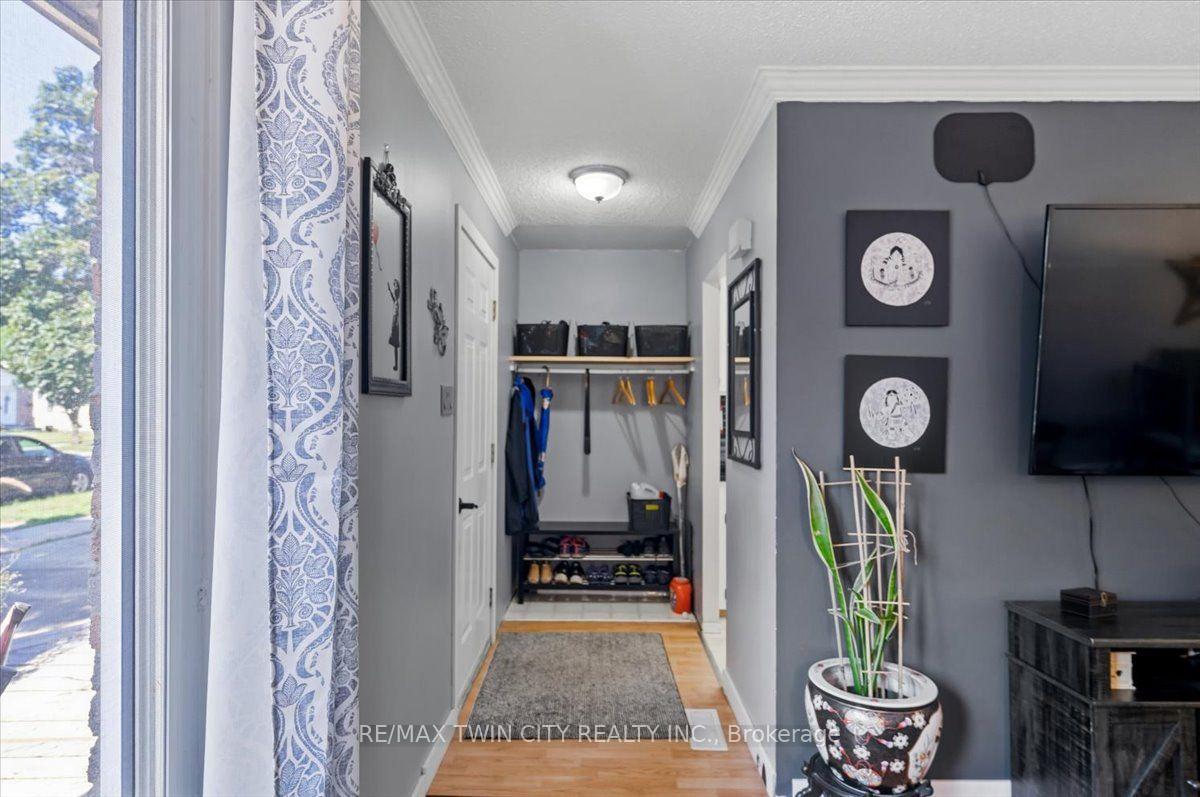 Photo 9 of 16 Palomino Drive, Brantford, Lynden Hills — HOMEH