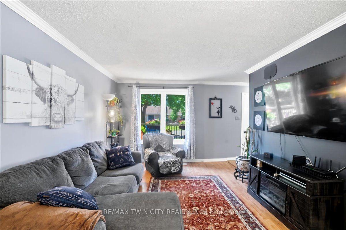 Photo 11 of 16 Palomino Drive, Brantford, Lynden Hills — HOMEH
