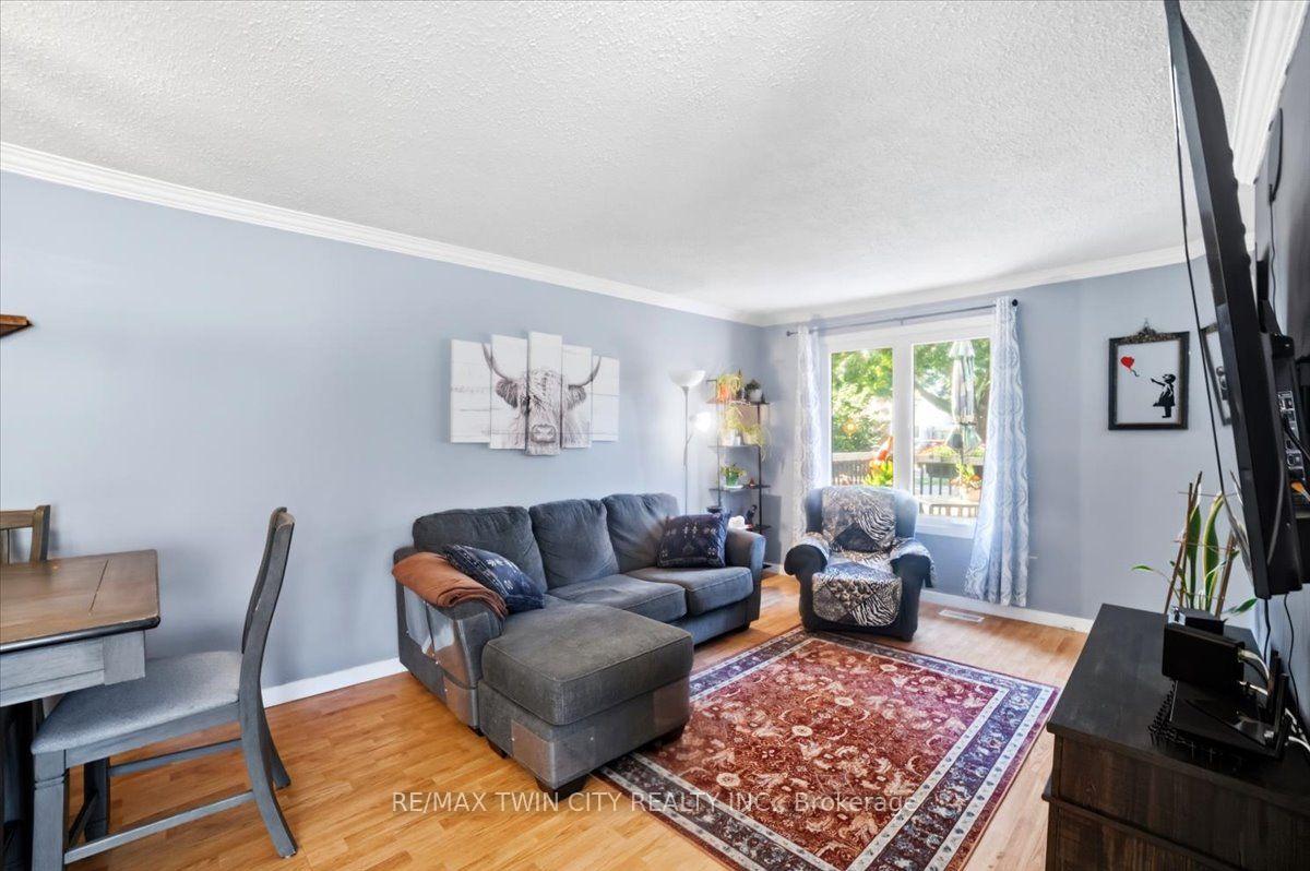 Photo 12 of 16 Palomino Drive, Brantford, Lynden Hills — HOMEH