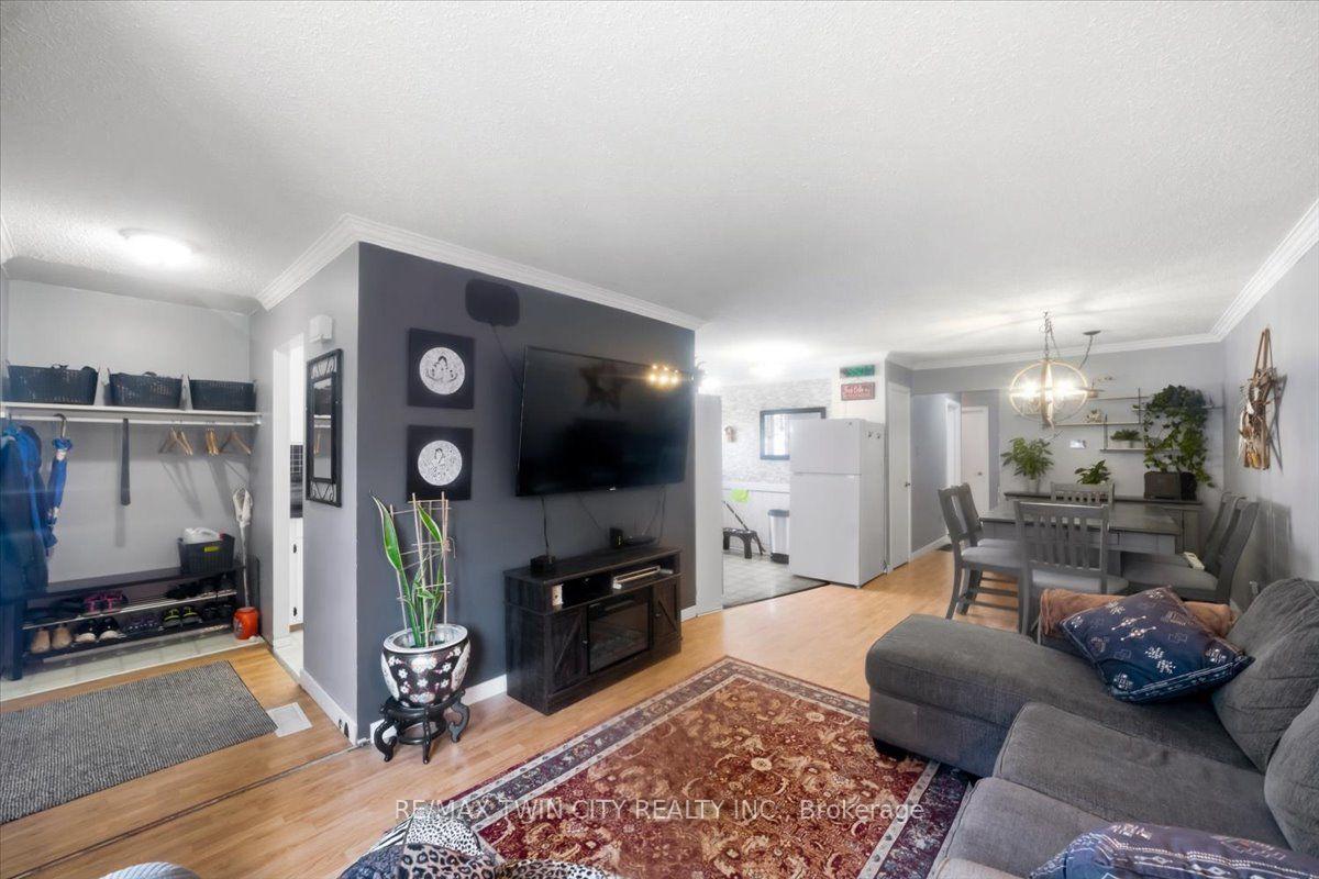 Photo 13 of 16 Palomino Drive, Brantford, Lynden Hills — HOMEH