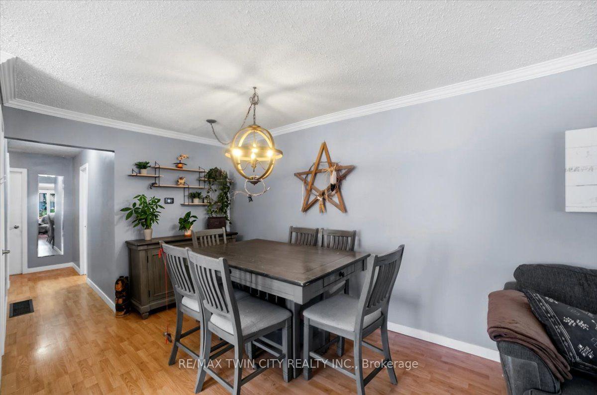 Photo 14 of 16 Palomino Drive, Brantford, Lynden Hills — HOMEH