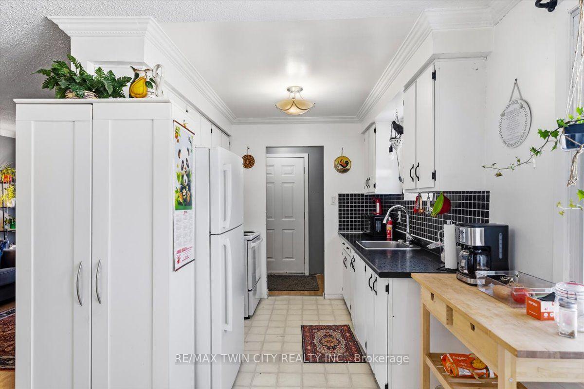 Photo 18 of 16 Palomino Drive, Brantford, Lynden Hills — HOMEH
