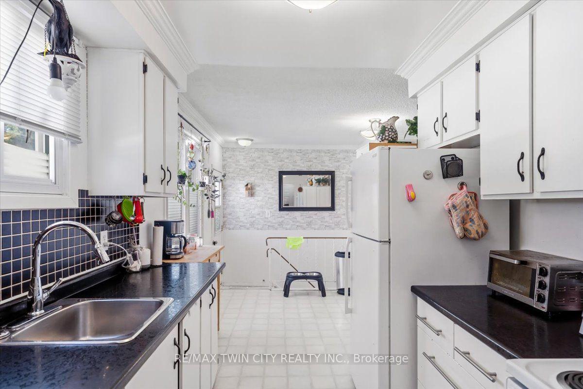 Photo 19 of 16 Palomino Drive, Brantford, Lynden Hills — HOMEH