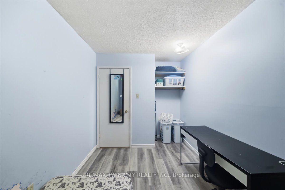 Photo 32 of 16 Palomino Drive, Brantford, Lynden Hills — HOMEH