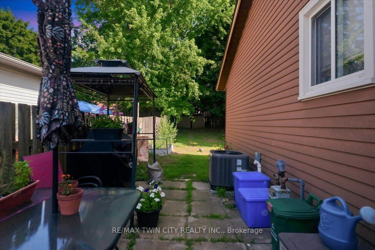 Photo 43 of 16 Palomino Drive, Brantford, Lynden Hills — HOMEH