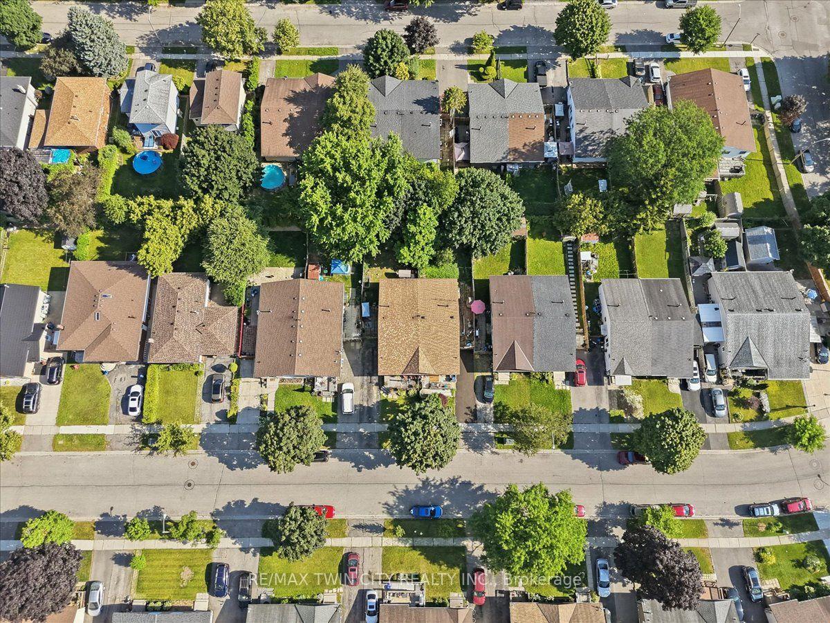 Photo 46 of 16 Palomino Drive, Brantford, Lynden Hills — HOMEH