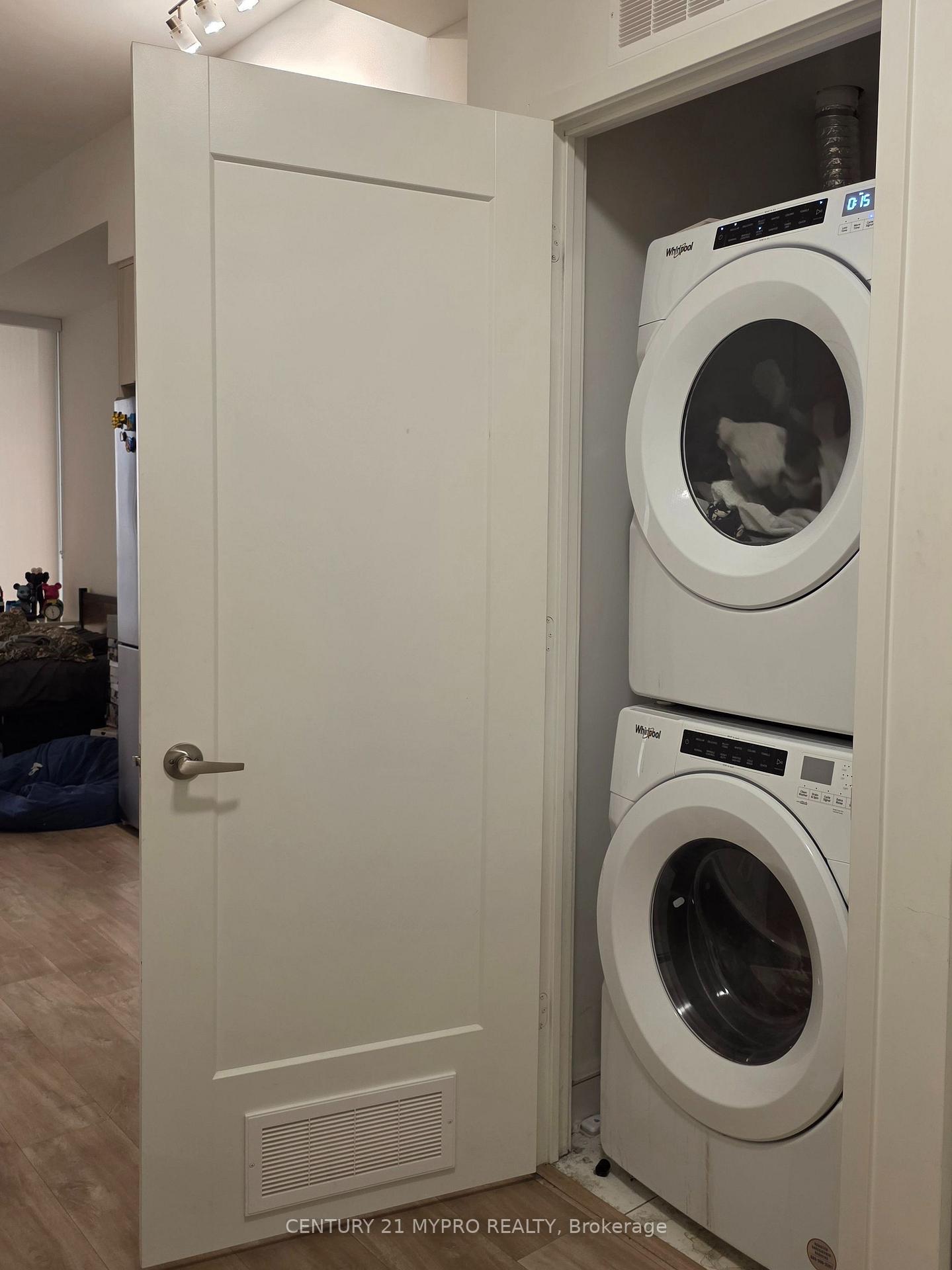 Photo 4 of Unit 1706, 70 Princess Street, Toronto, Moss Park — HOMEH