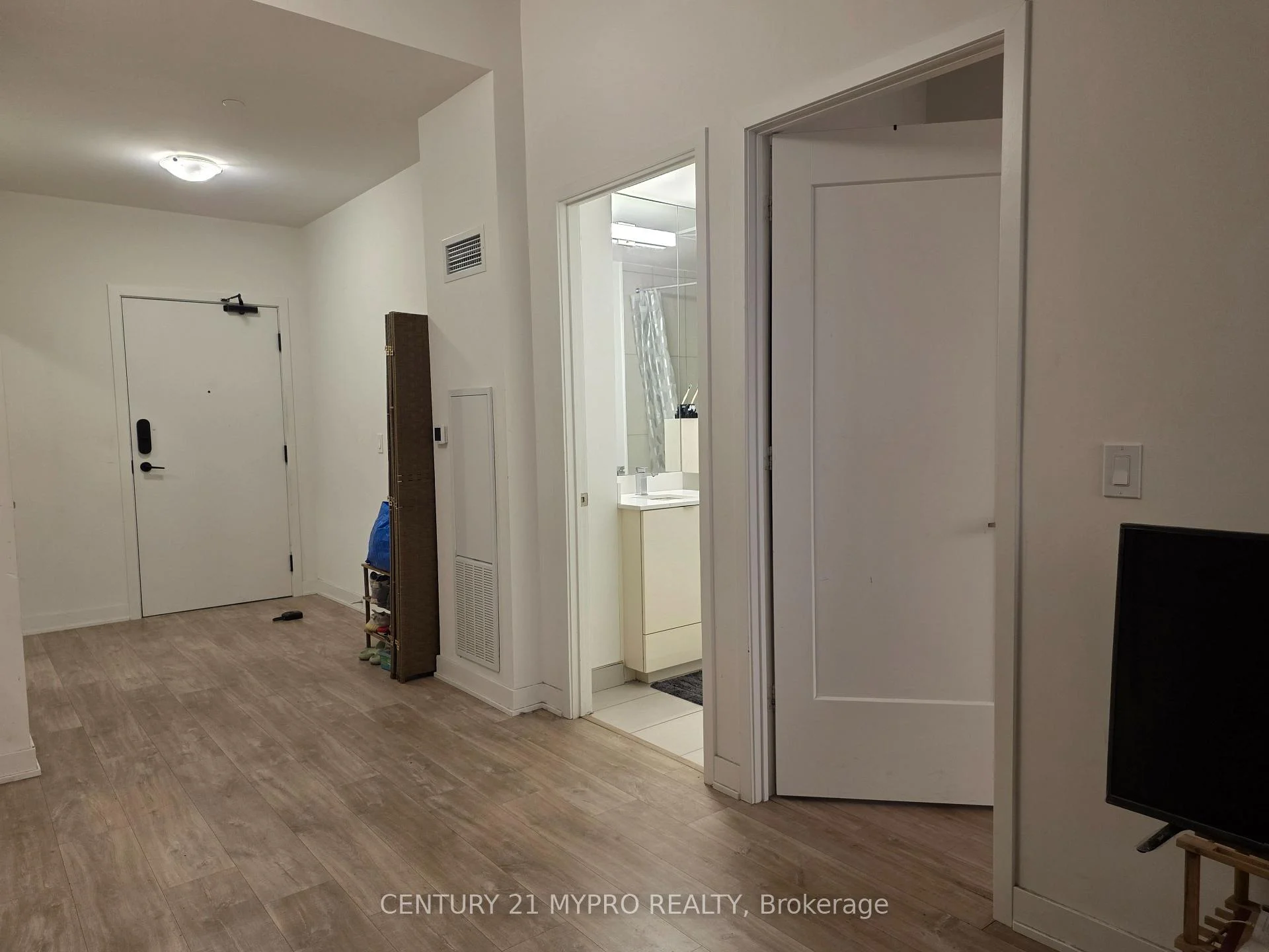 Photo 7 of Unit 1706, 70 Princess Street, Toronto, Moss Park — HOMEH