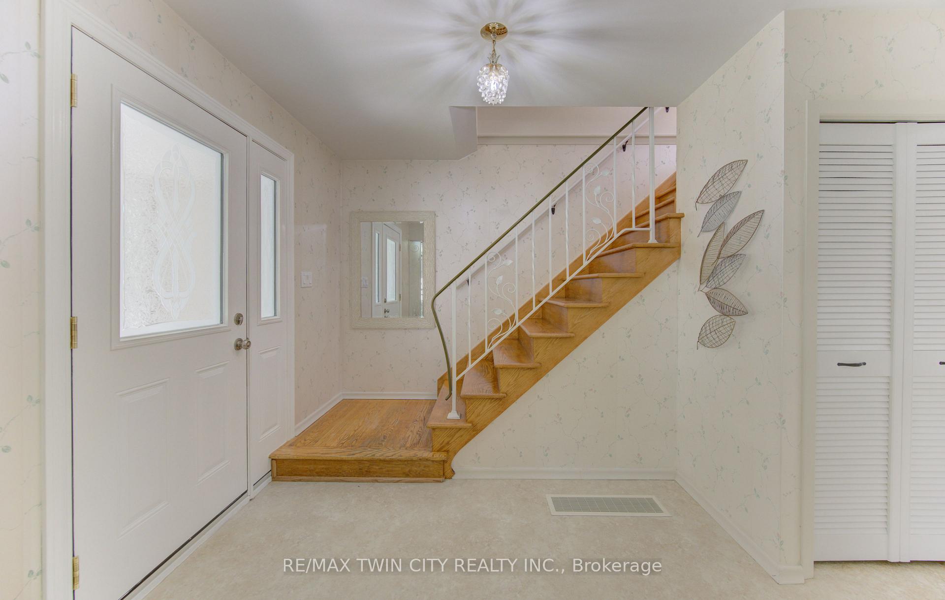 Photo 5 of 26 Penrose Avenue, Waterloo — HOMEH