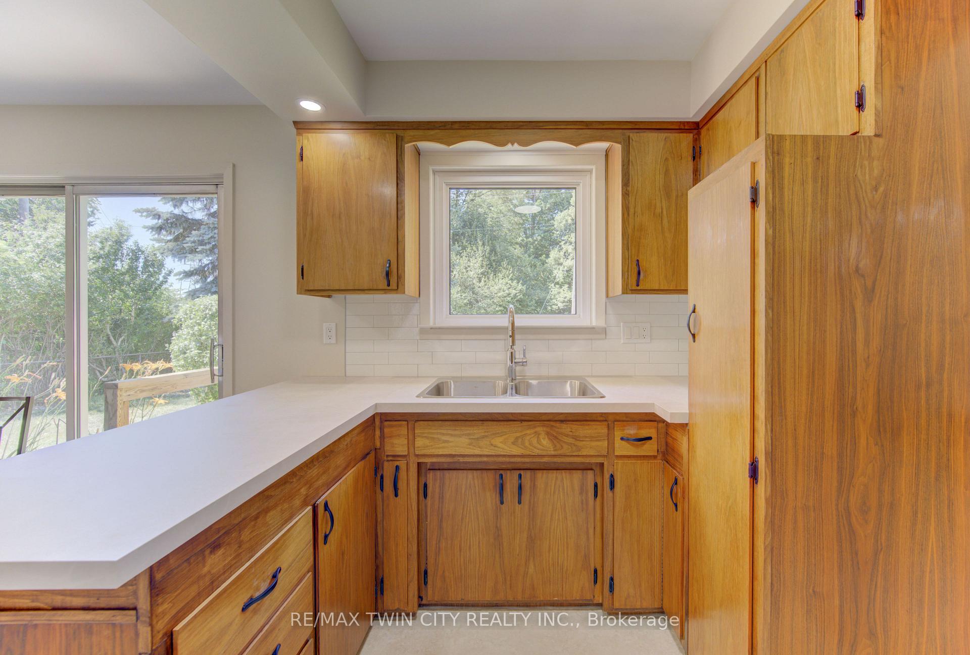 Photo 11 of 26 Penrose Avenue, Waterloo — HOMEH