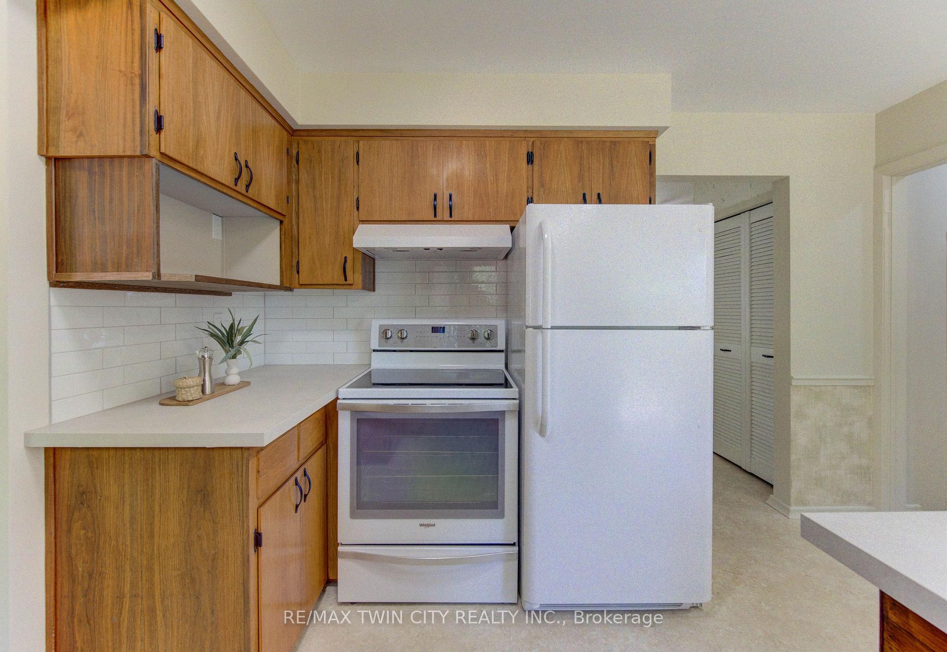 Photo 12 of 26 Penrose Avenue, Waterloo — HOMEH