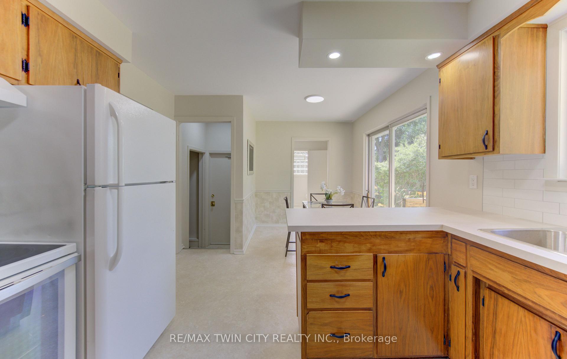 Photo 13 of 26 Penrose Avenue, Waterloo — HOMEH