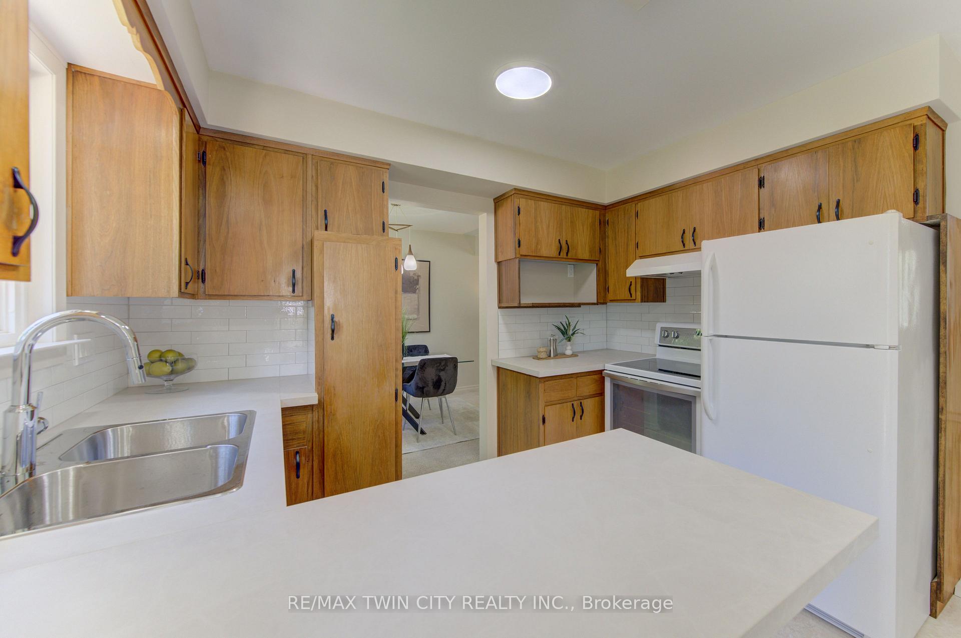 Photo 14 of 26 Penrose Avenue, Waterloo — HOMEH