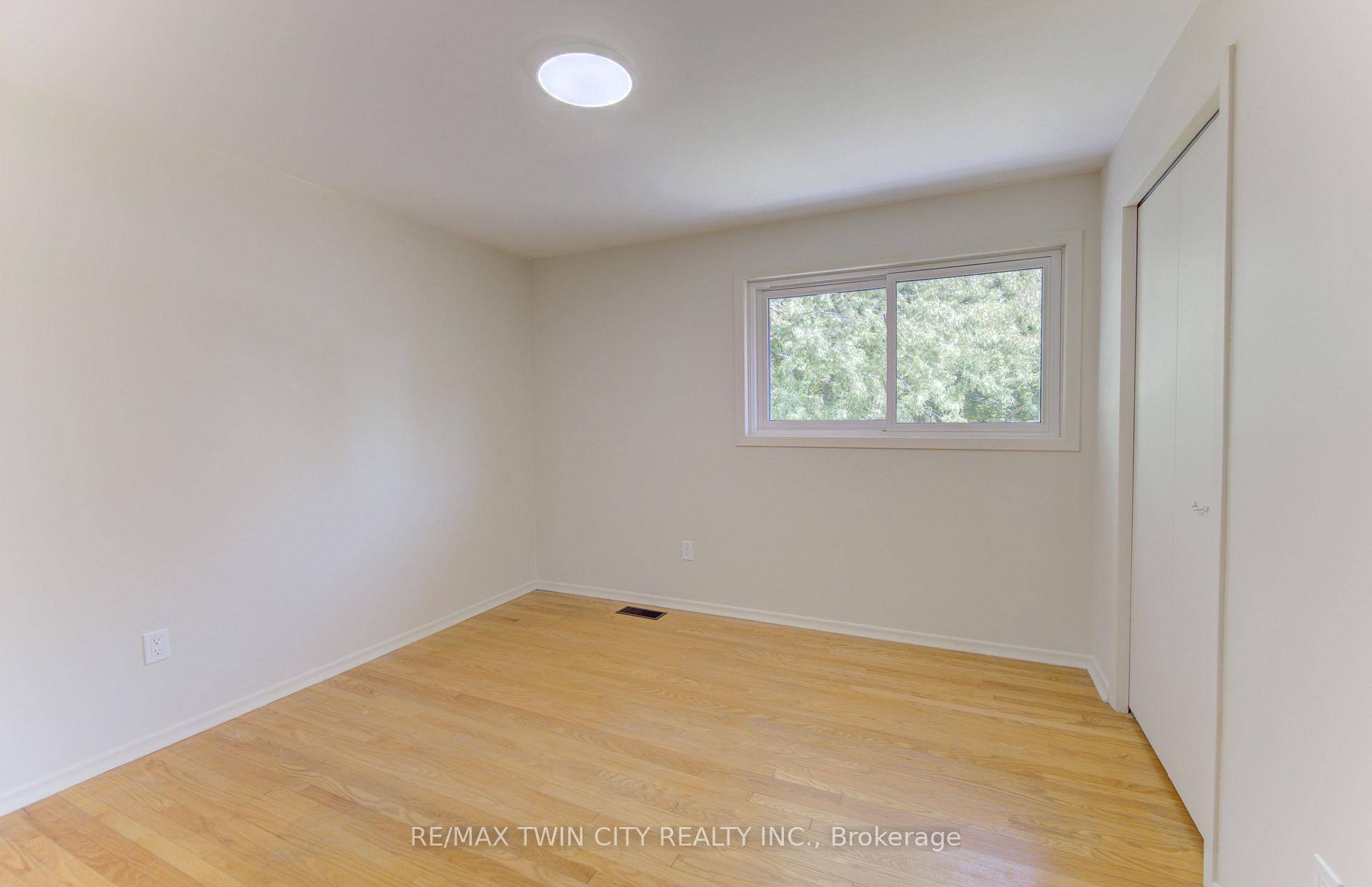 Photo 17 of 26 Penrose Avenue, Waterloo — HOMEH