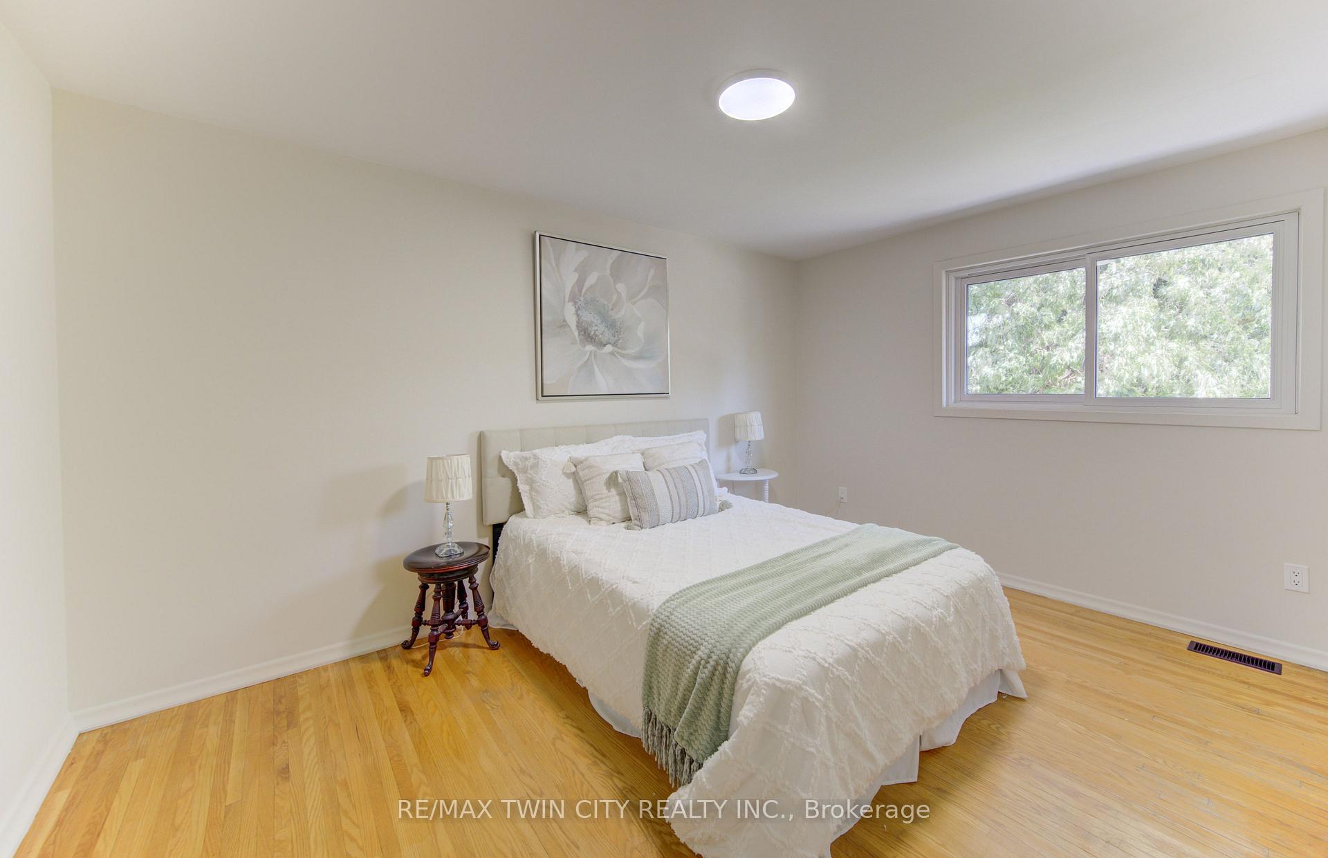 Photo 19 of 26 Penrose Avenue, Waterloo — HOMEH