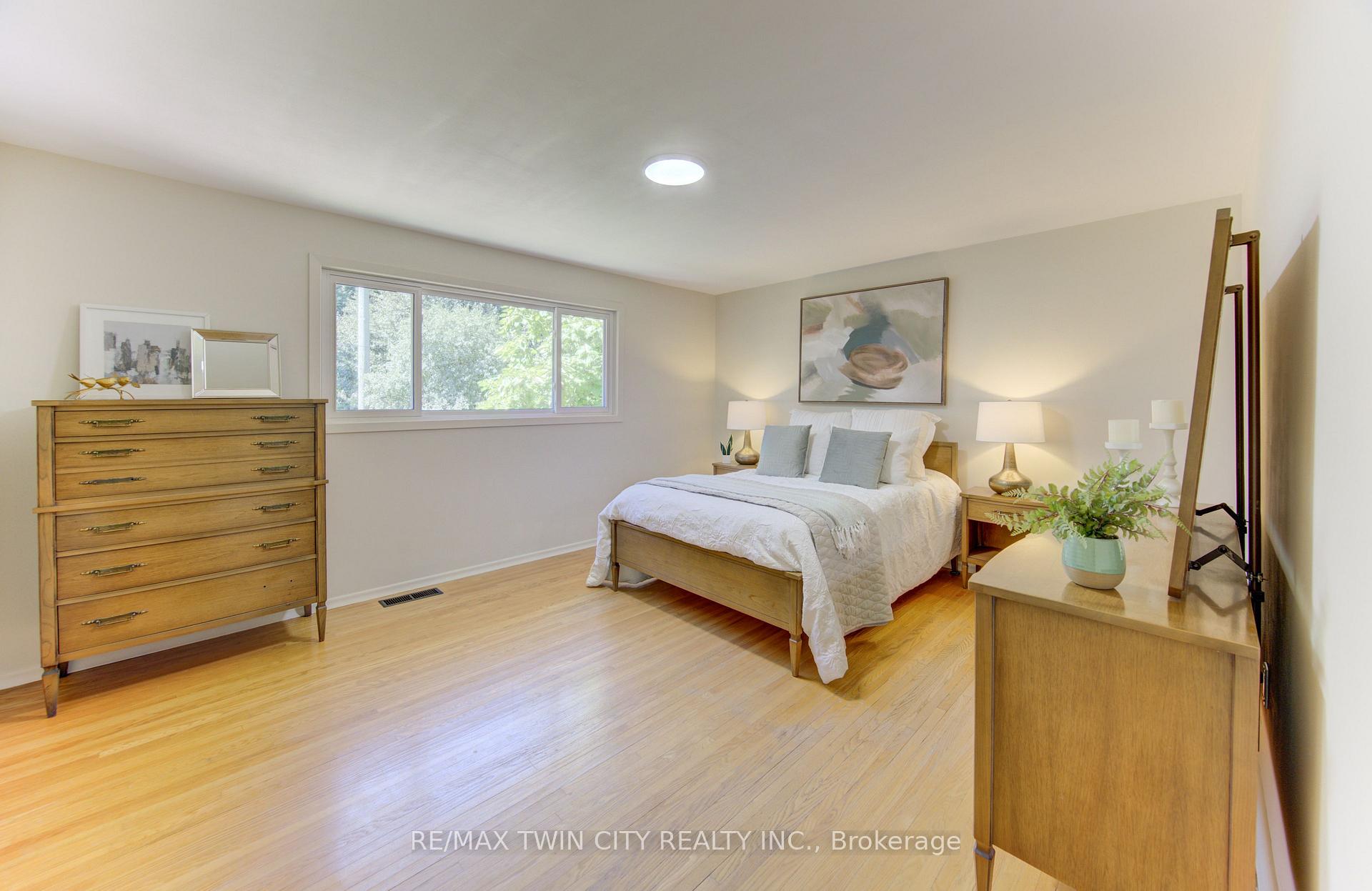 Photo 20 of 26 Penrose Avenue, Waterloo — HOMEH