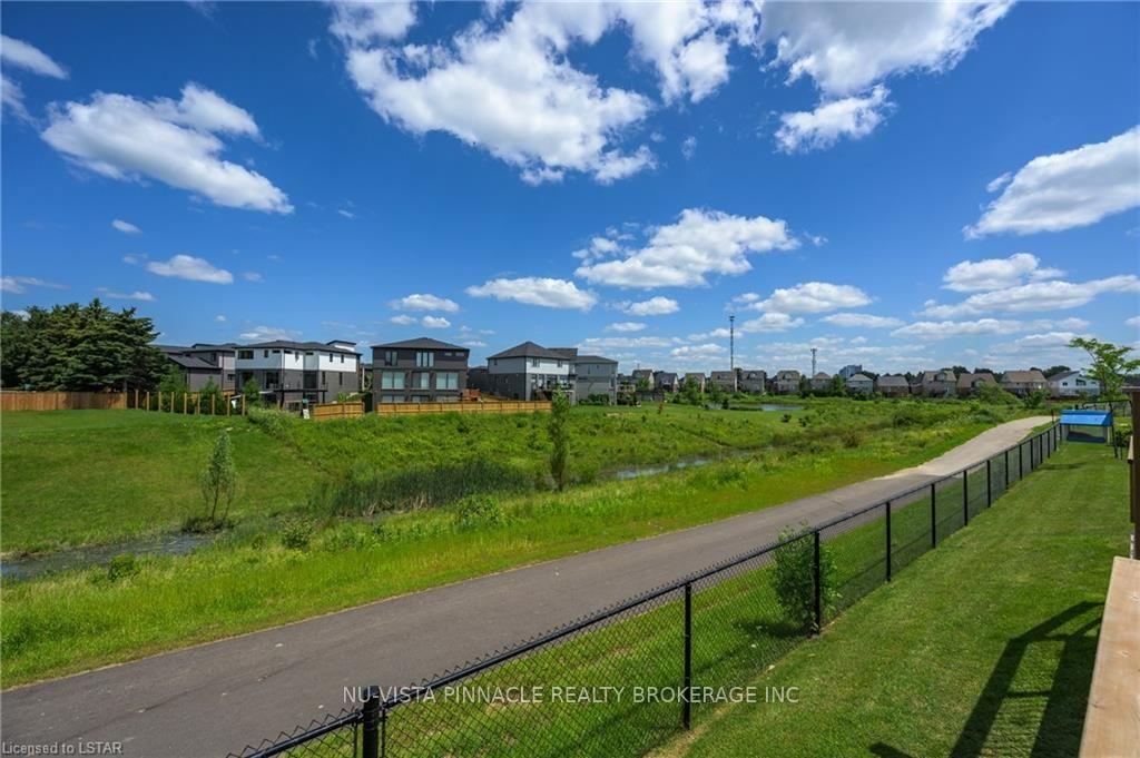 Photo 4 of Unit 3, 2491 Tokala Trail, London, North S — HOMEH