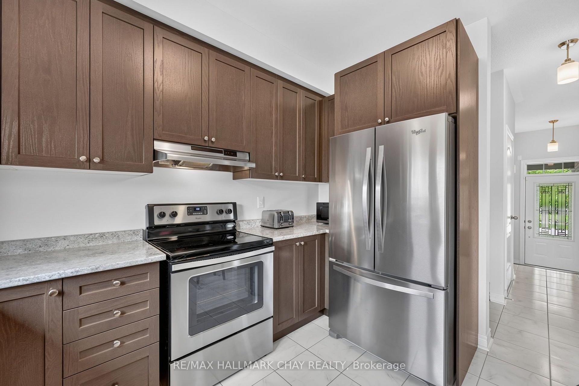 Photo 4 of 21 Pearcey Crescent, Barrie, West Bayfield — HOMEH