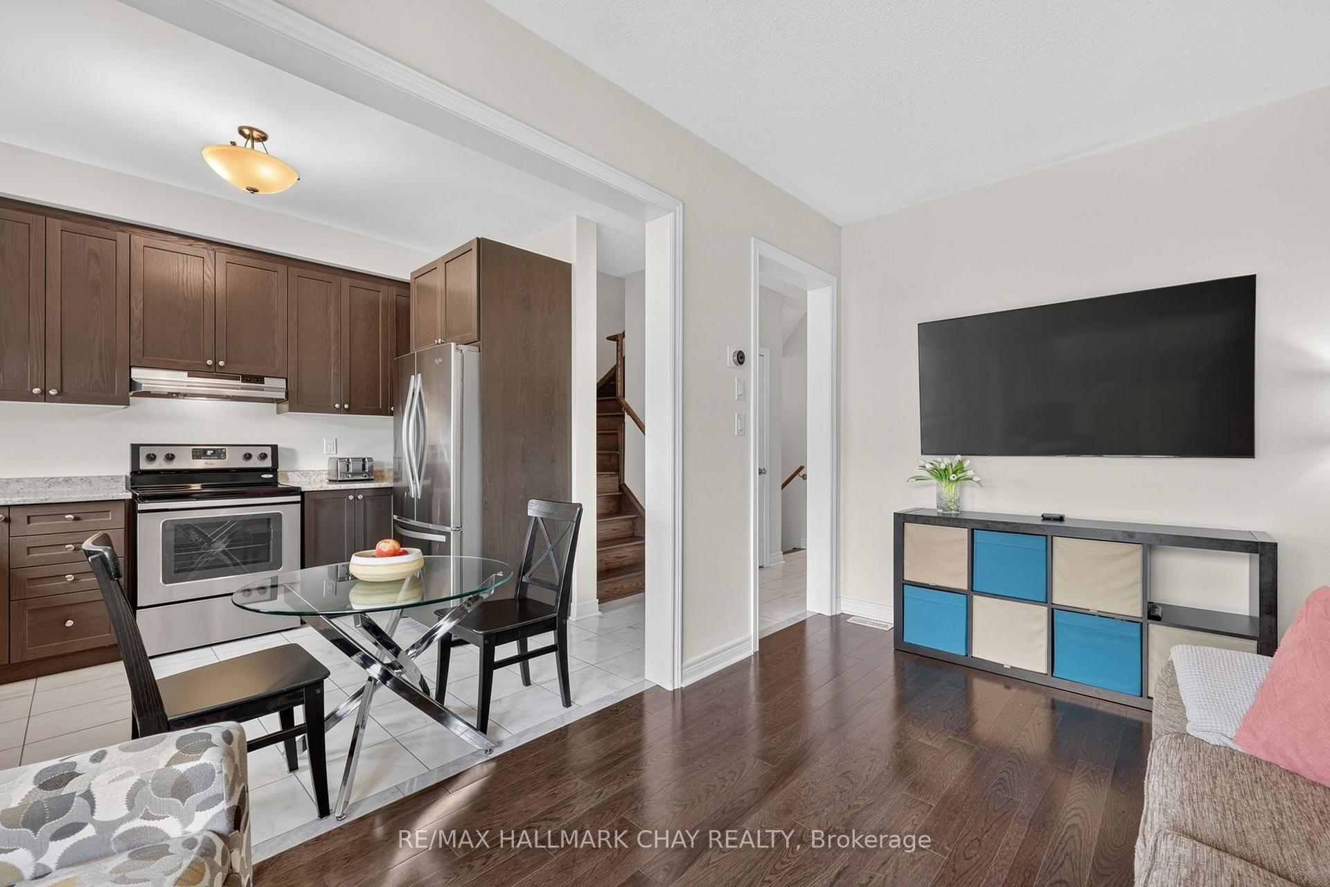 Photo 5 of 21 Pearcey Crescent, Barrie, West Bayfield — HOMEH