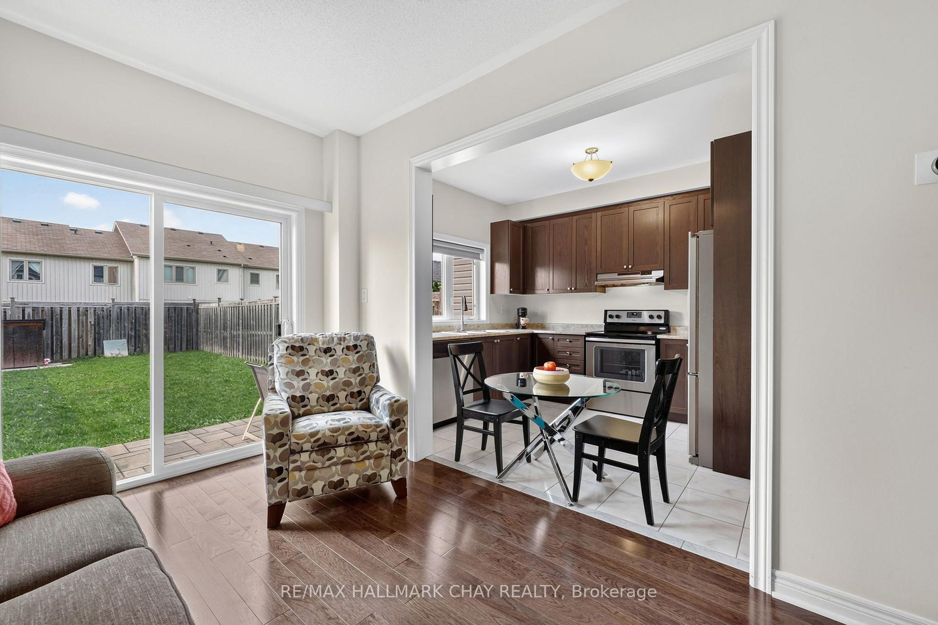 Photo 8 of 21 Pearcey Crescent, Barrie, West Bayfield — HOMEH