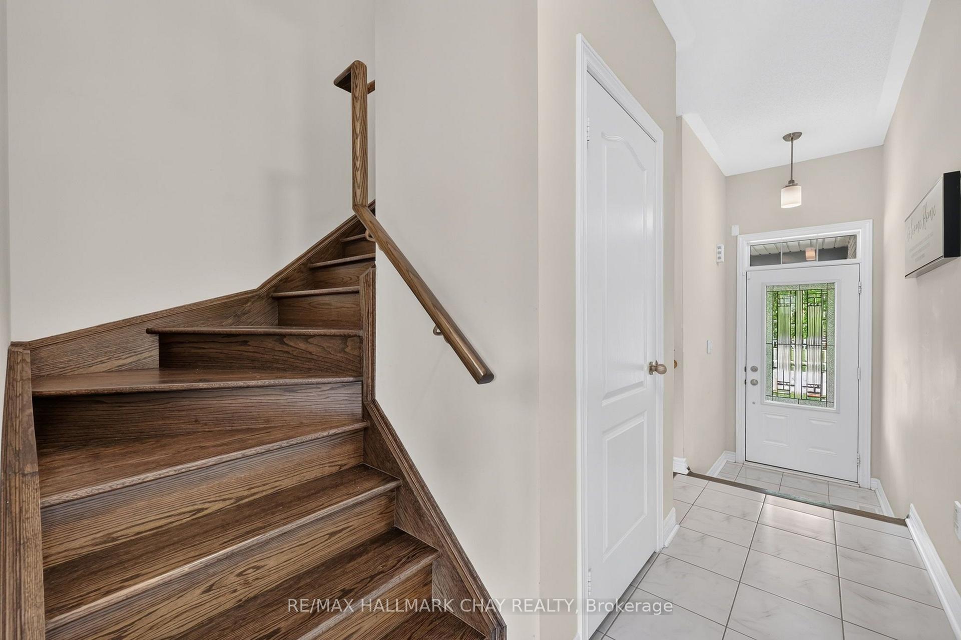 Photo 10 of 21 Pearcey Crescent, Barrie, West Bayfield — HOMEH