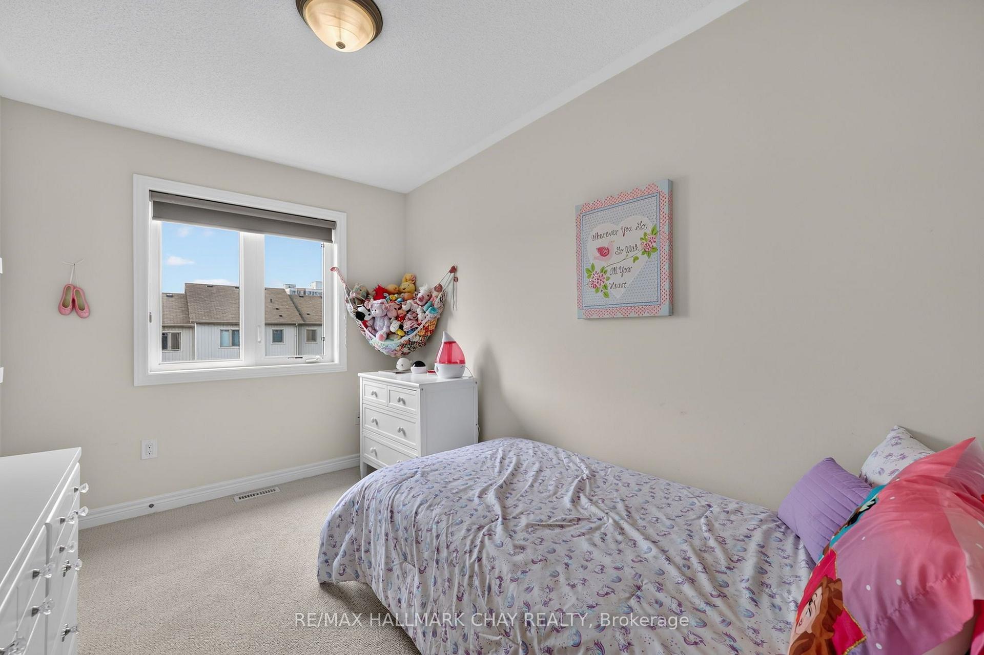 Photo 12 of 21 Pearcey Crescent, Barrie, West Bayfield — HOMEH