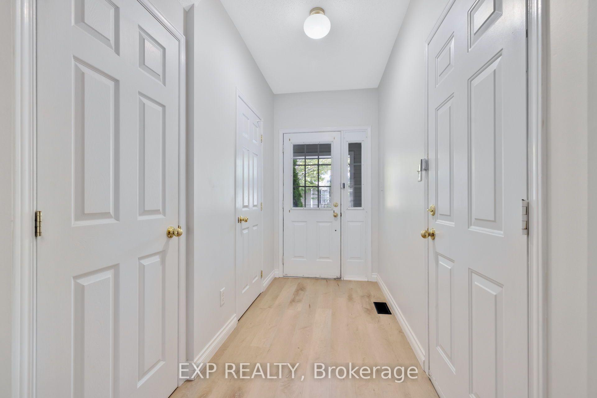 Photo 4 of 210 Wabiskaw Private, Ottawa, Barrhaven - Stonebridge — HOMEH