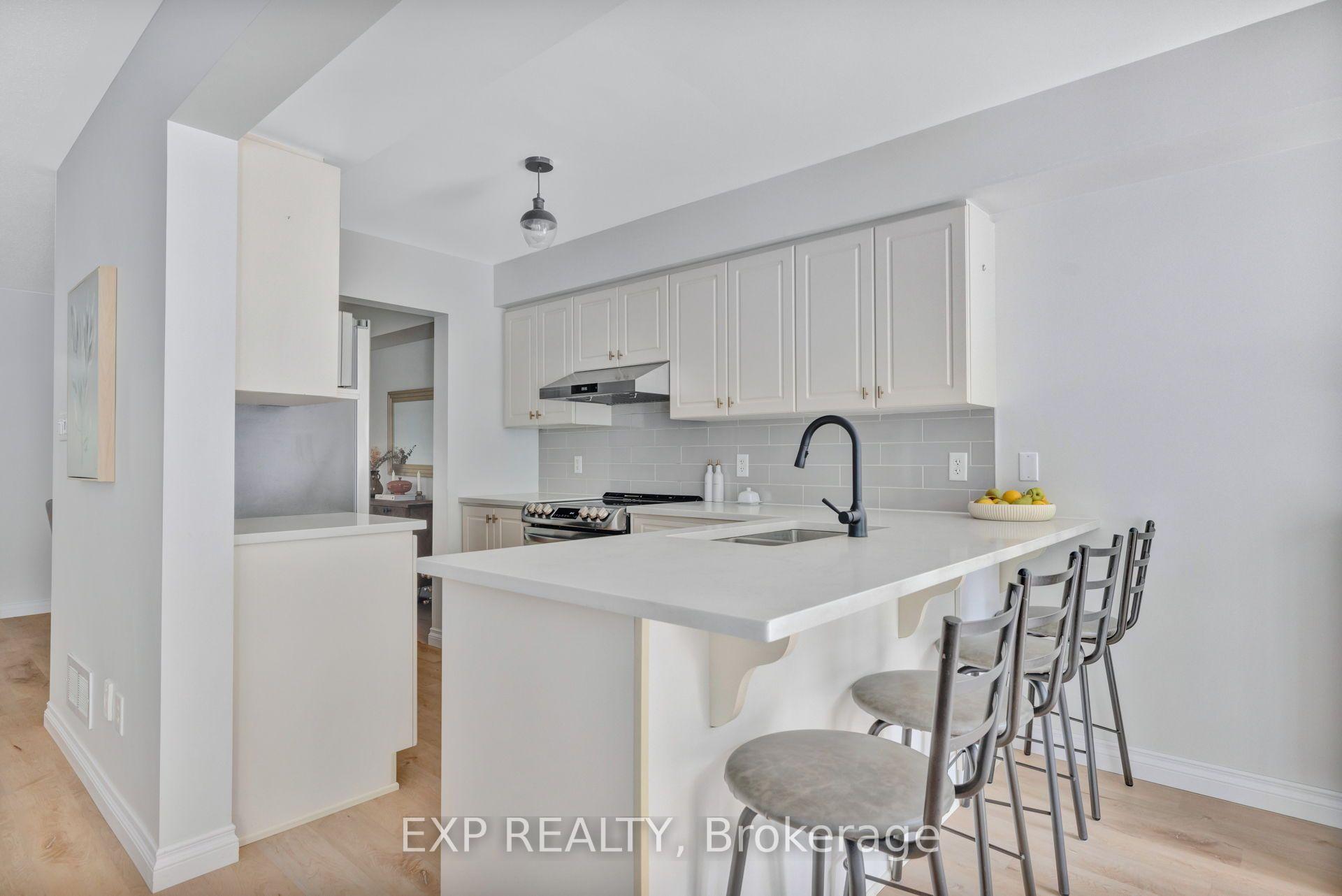 Photo 12 of 210 Wabiskaw Private, Ottawa, Barrhaven - Stonebridge — HOMEH