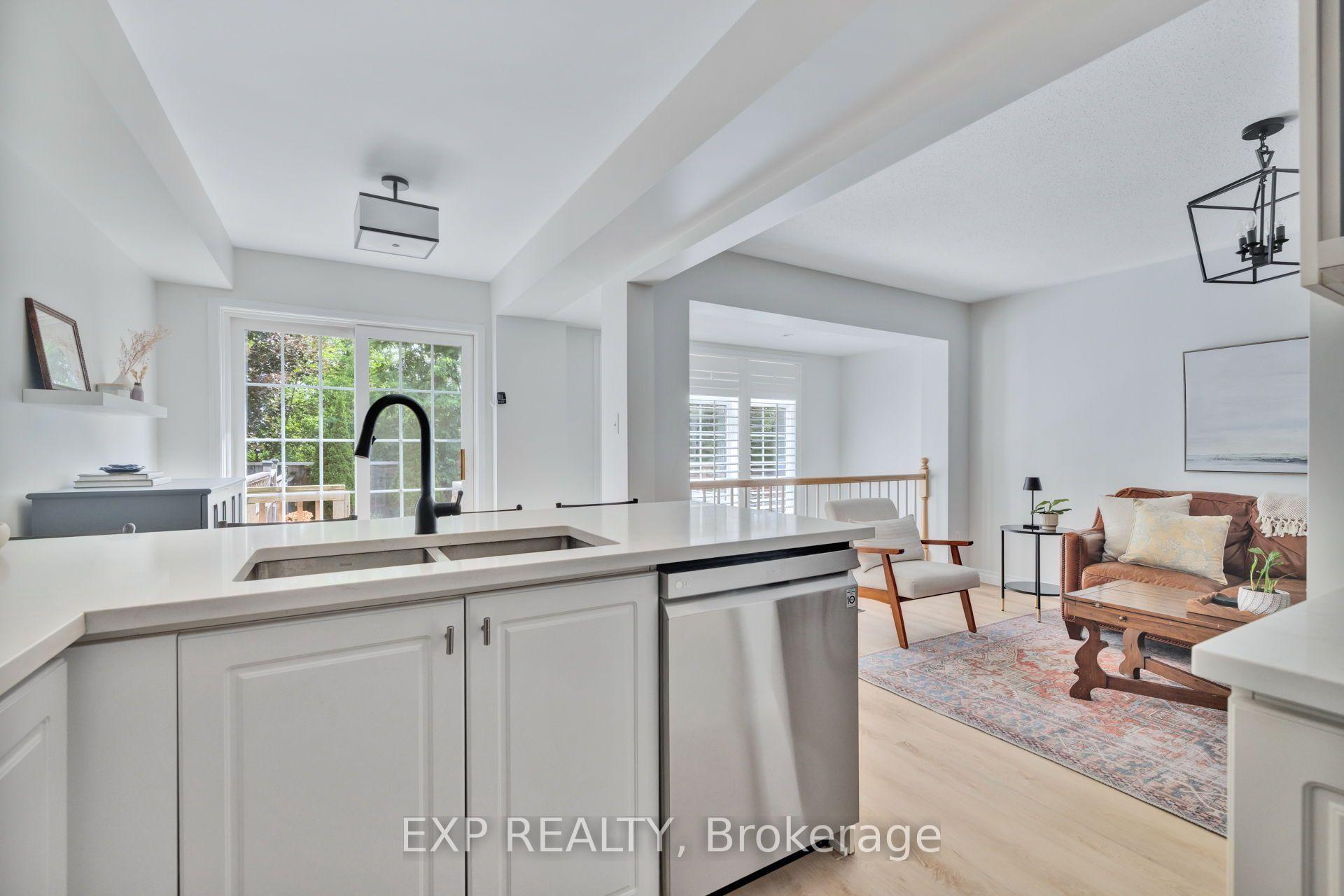 Photo 16 of 210 Wabiskaw Private, Ottawa, Barrhaven - Stonebridge — HOMEH