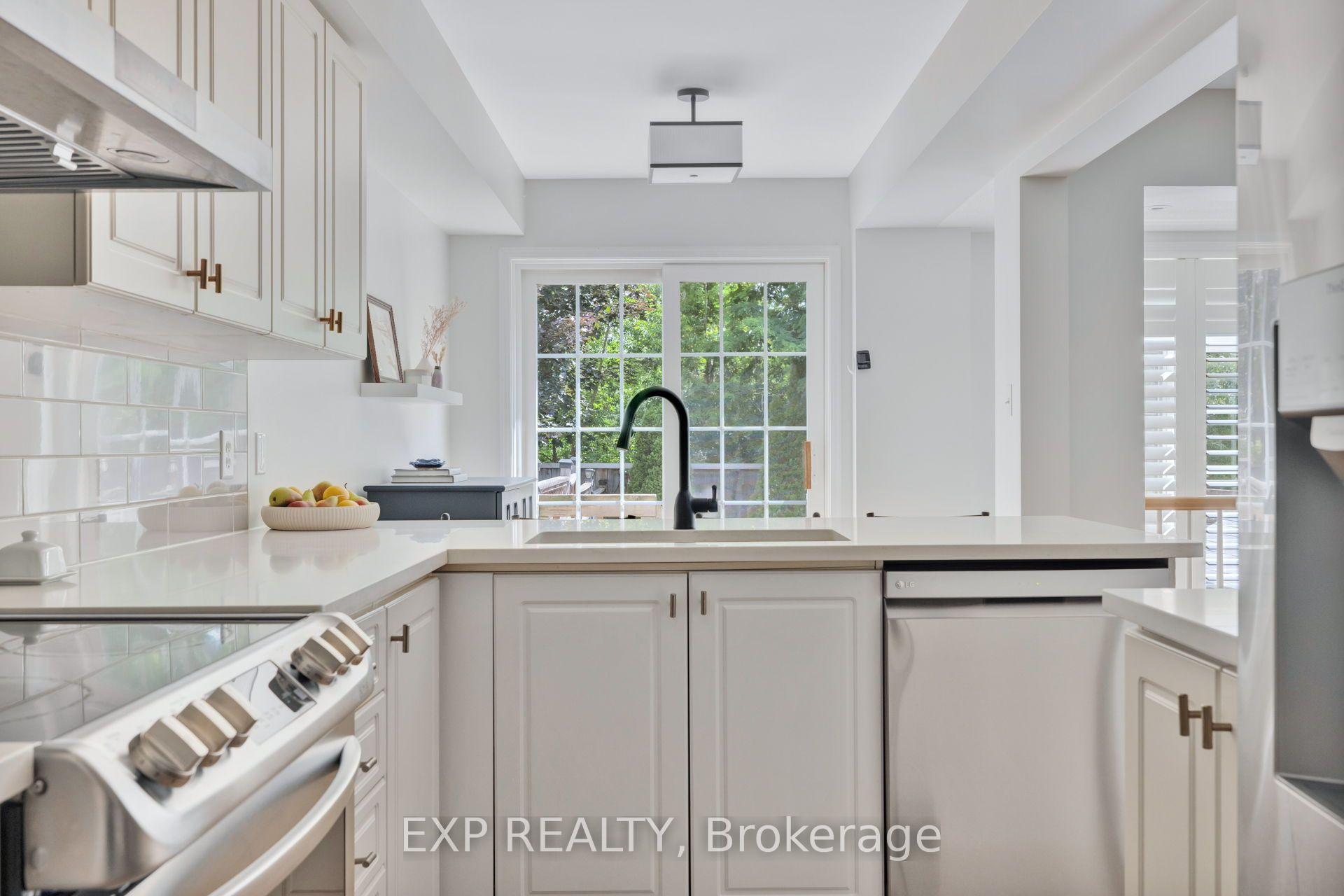 Photo 17 of 210 Wabiskaw Private, Ottawa, Barrhaven - Stonebridge — HOMEH