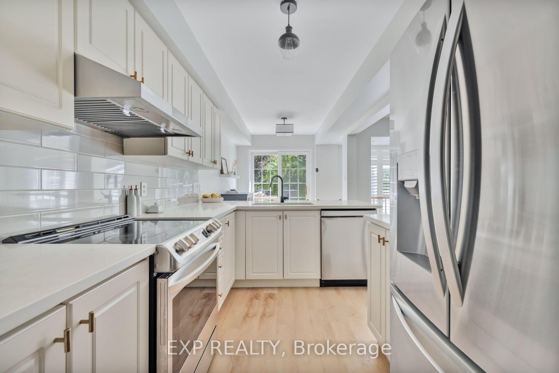Photo 18 of 210 Wabiskaw Private, Ottawa, Barrhaven - Stonebridge — HOMEH