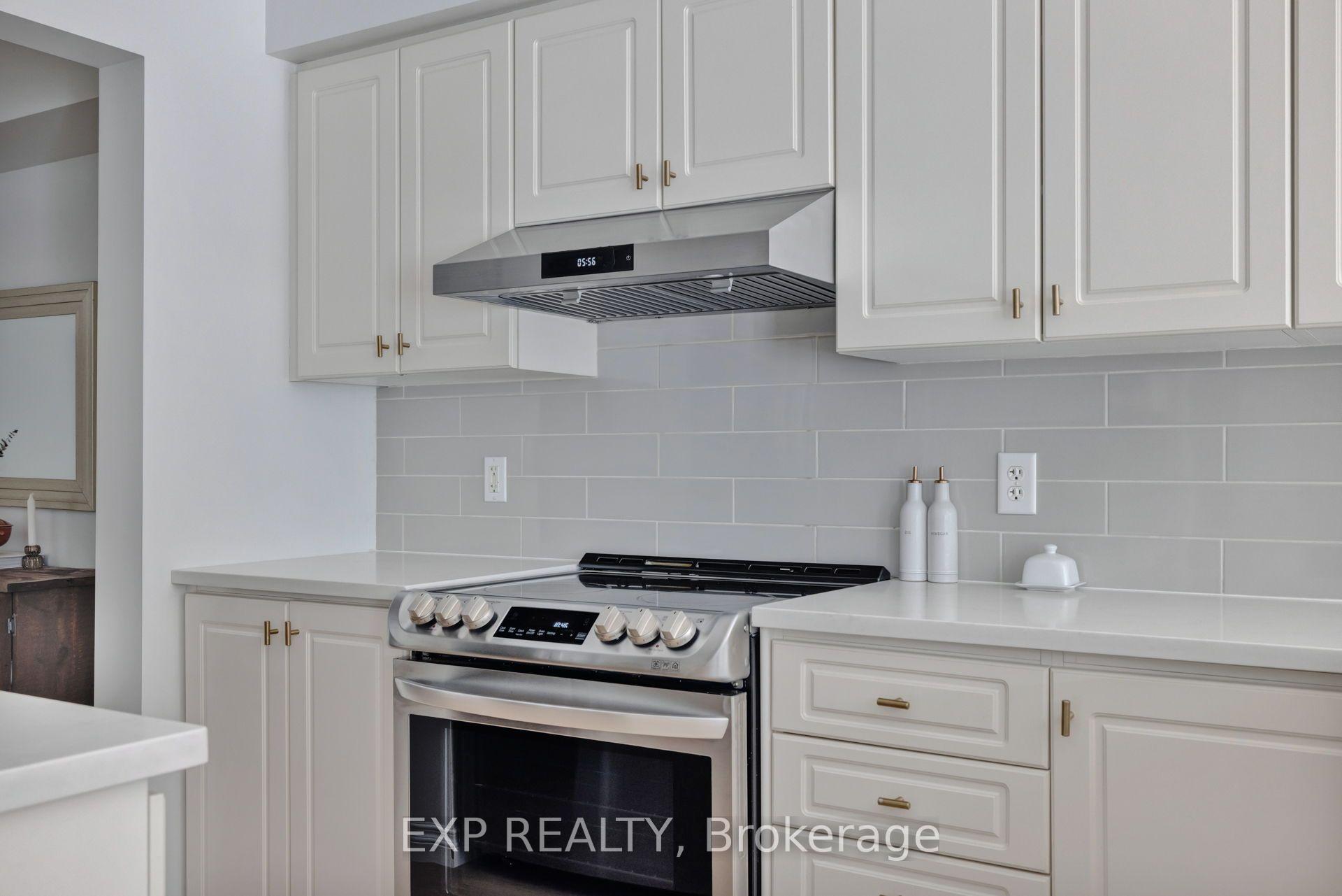 Photo 19 of 210 Wabiskaw Private, Ottawa, Barrhaven - Stonebridge — HOMEH