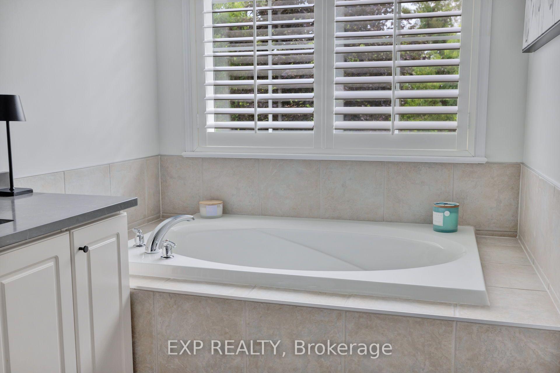Photo 33 of 210 Wabiskaw Private, Ottawa, Barrhaven - Stonebridge — HOMEH