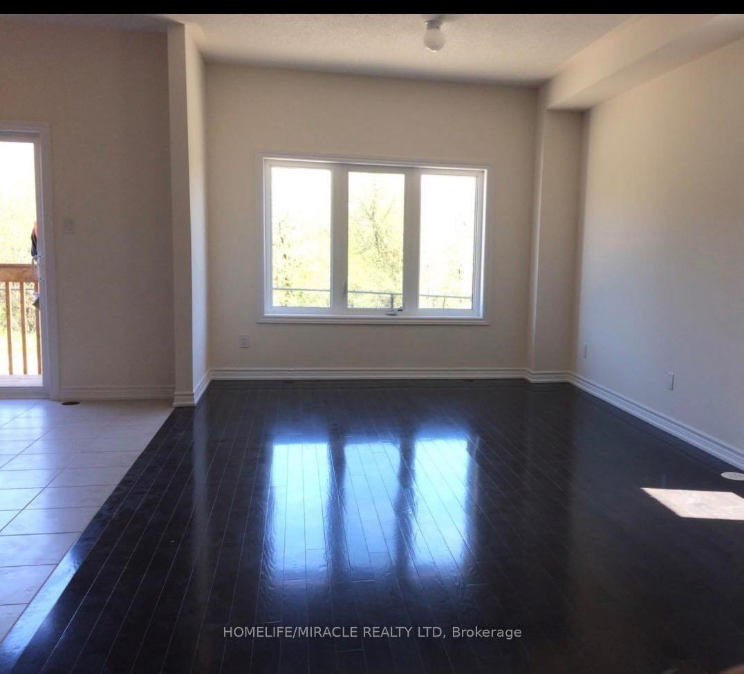 Photo 5 of 82 Aspen Hills Road, Brampton, Credit Valley — HOMEH