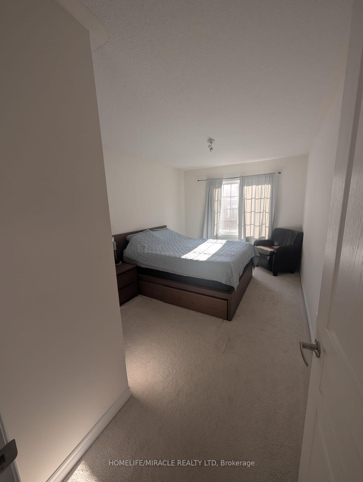 Photo 8 of 82 Aspen Hills Road, Brampton, Credit Valley — HOMEH