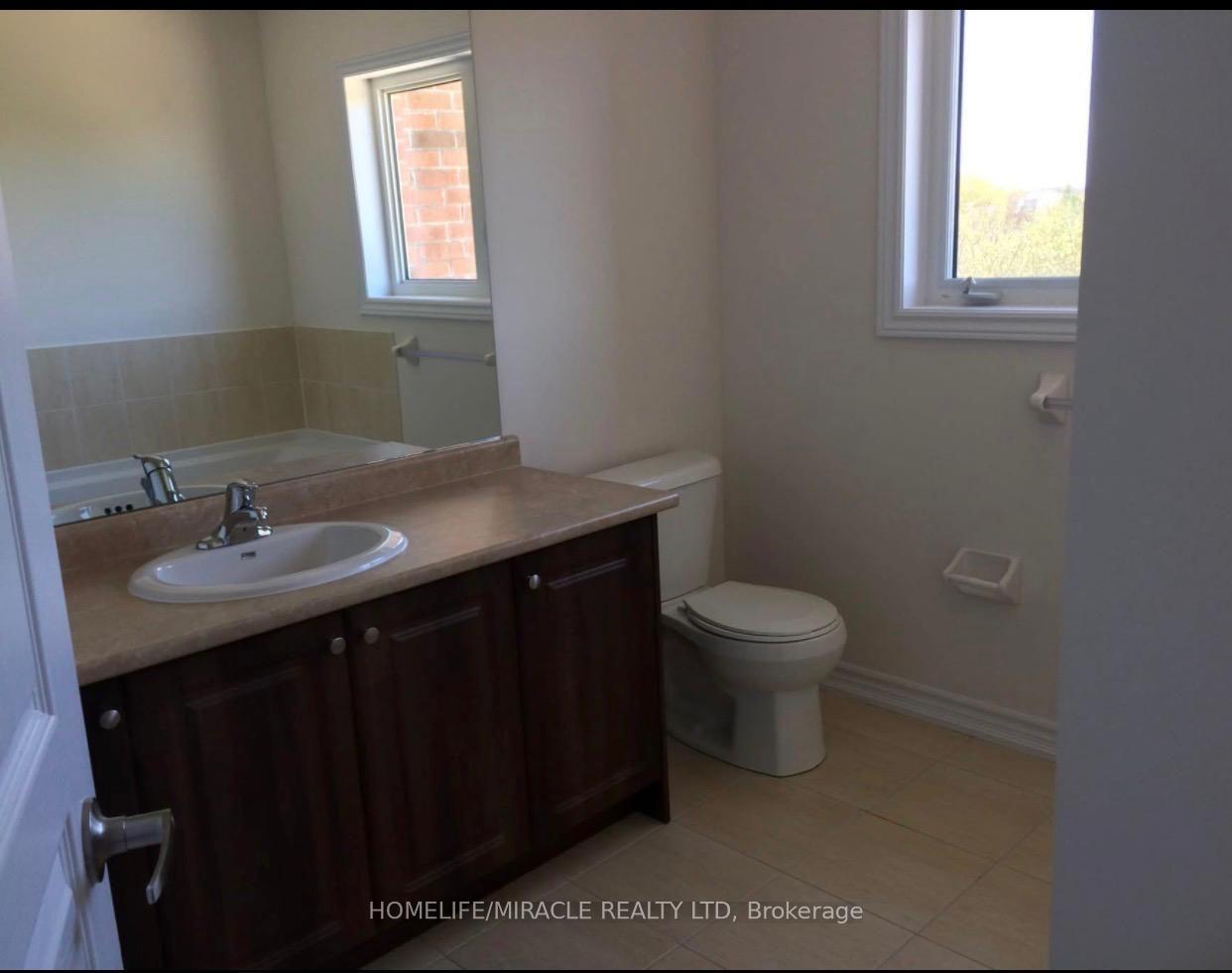 Photo 10 of 82 Aspen Hills Road, Brampton, Credit Valley — HOMEH