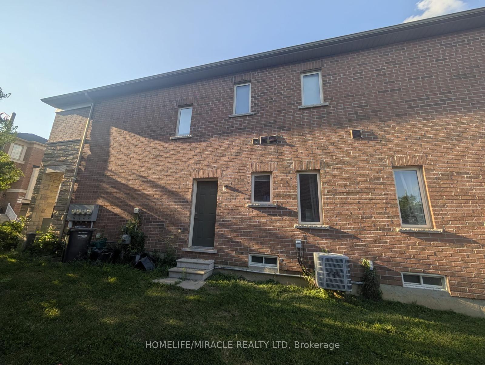 Photo 11 of 82 Aspen Hills Road, Brampton, Credit Valley — HOMEH
