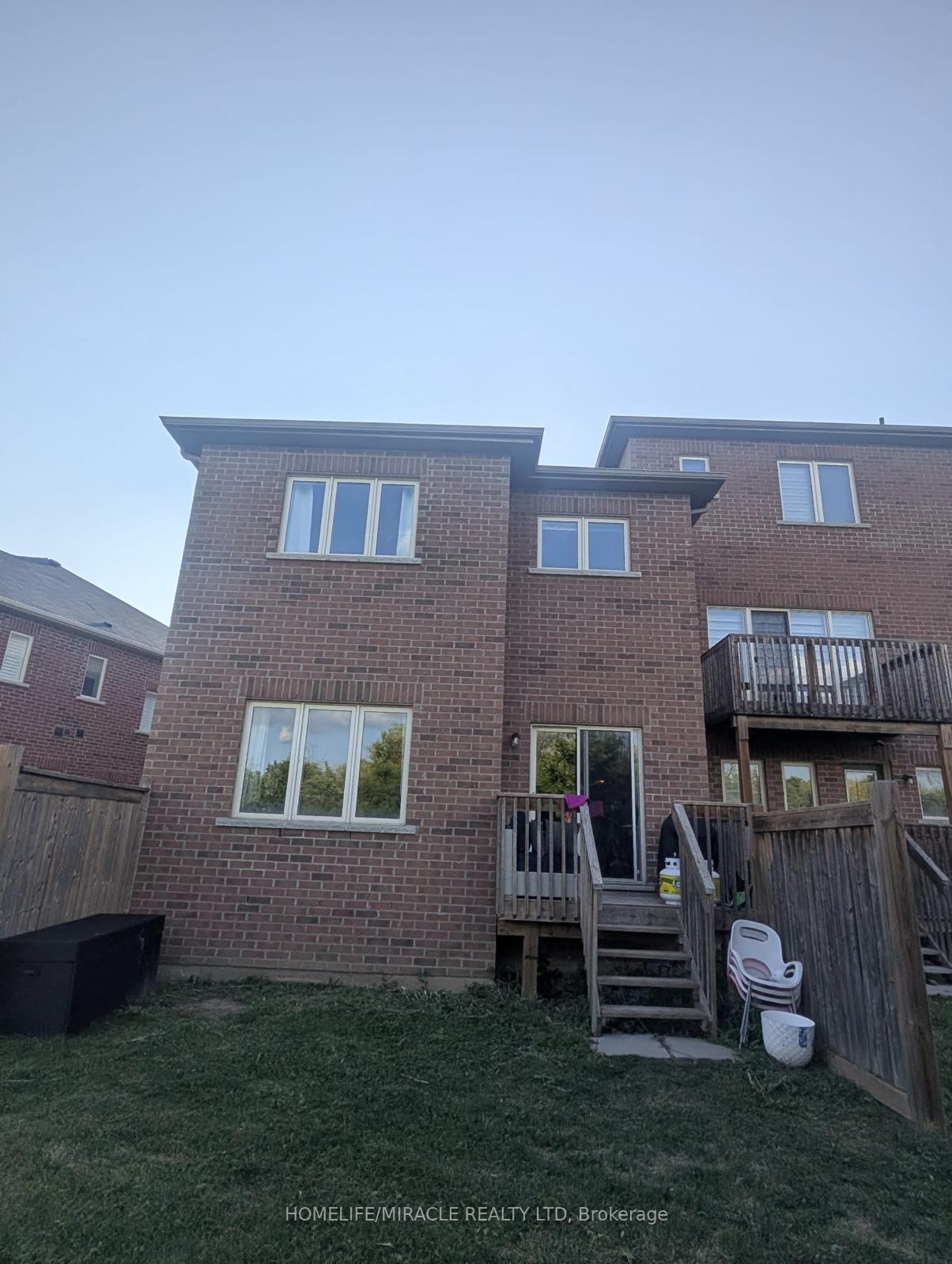 Photo 12 of 82 Aspen Hills Road, Brampton, Credit Valley — HOMEH