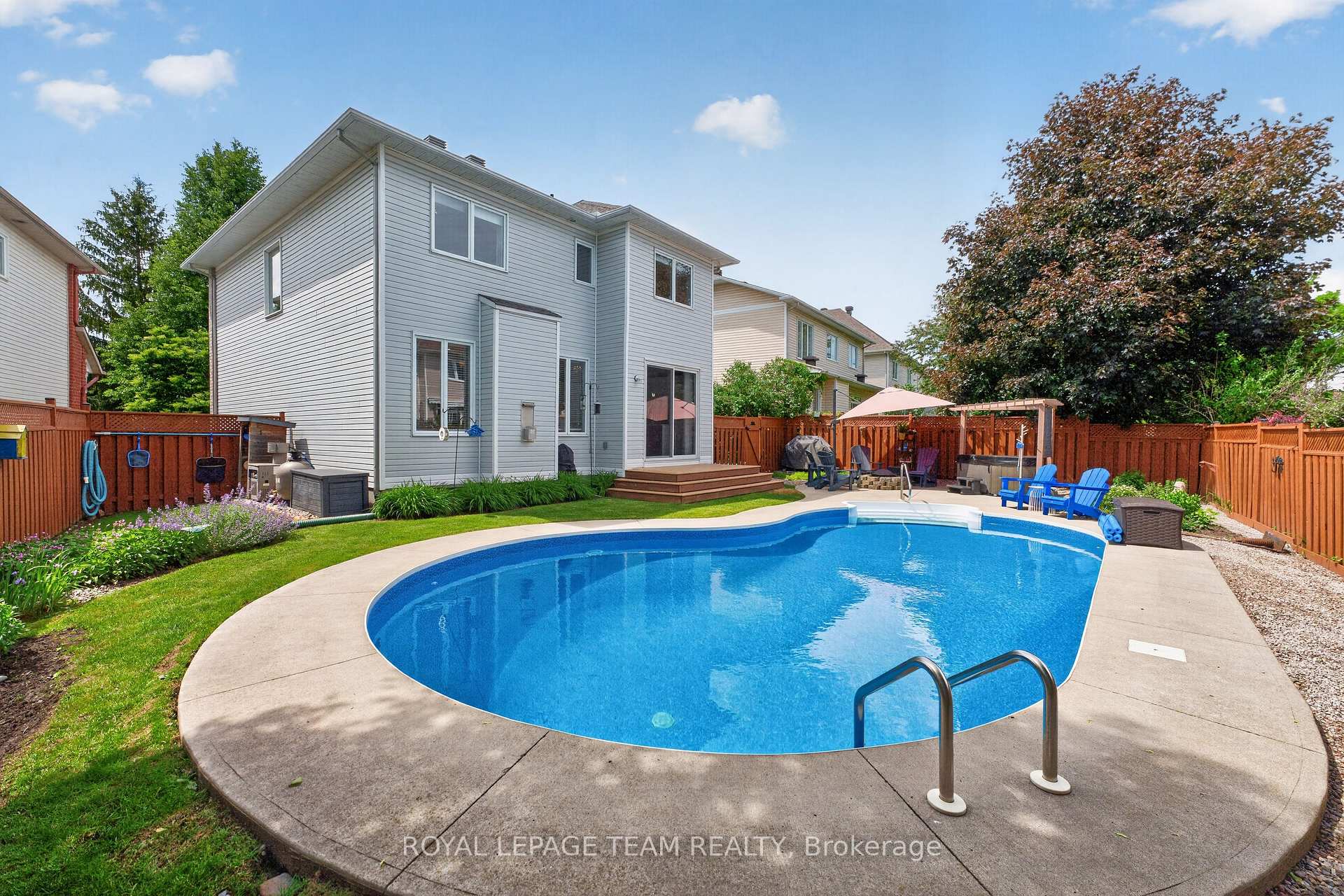 Photo 3 of 14 Wynridge Place, Ottawa, Kanata - Emerald Meadows/Trailwest — HOMEH