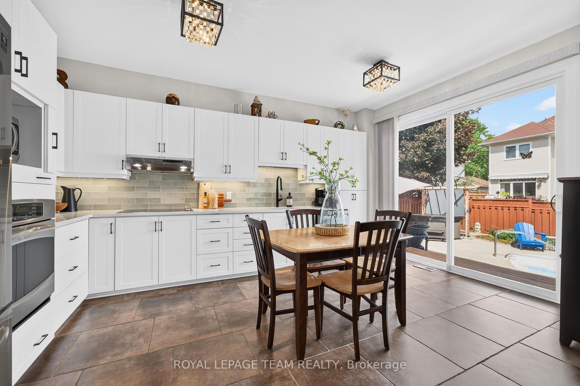 Photo 16 of 14 Wynridge Place, Ottawa, Kanata - Emerald Meadows/Trailwest — HOMEH