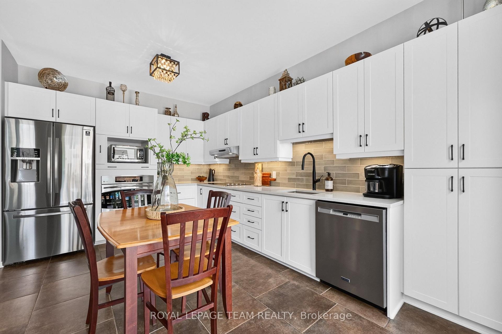 Photo 18 of 14 Wynridge Place, Ottawa, Kanata - Emerald Meadows/Trailwest — HOMEH