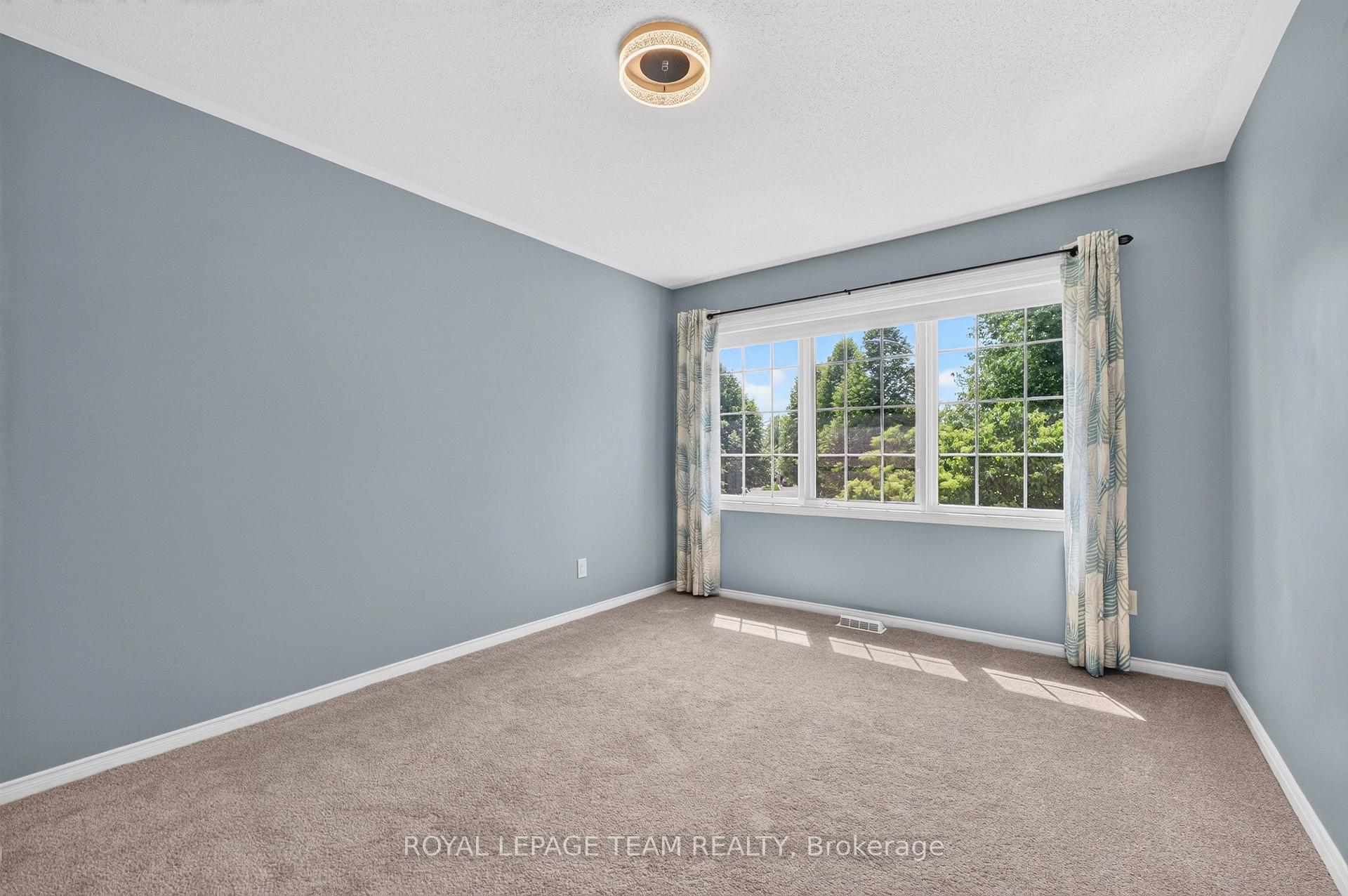 Photo 33 of 14 Wynridge Place, Ottawa, Kanata - Emerald Meadows/Trailwest — HOMEH