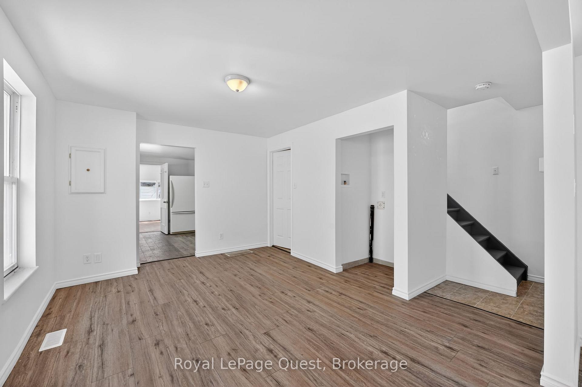 Photo 9 of 55 Elgin Street, Orillia — HOMEH