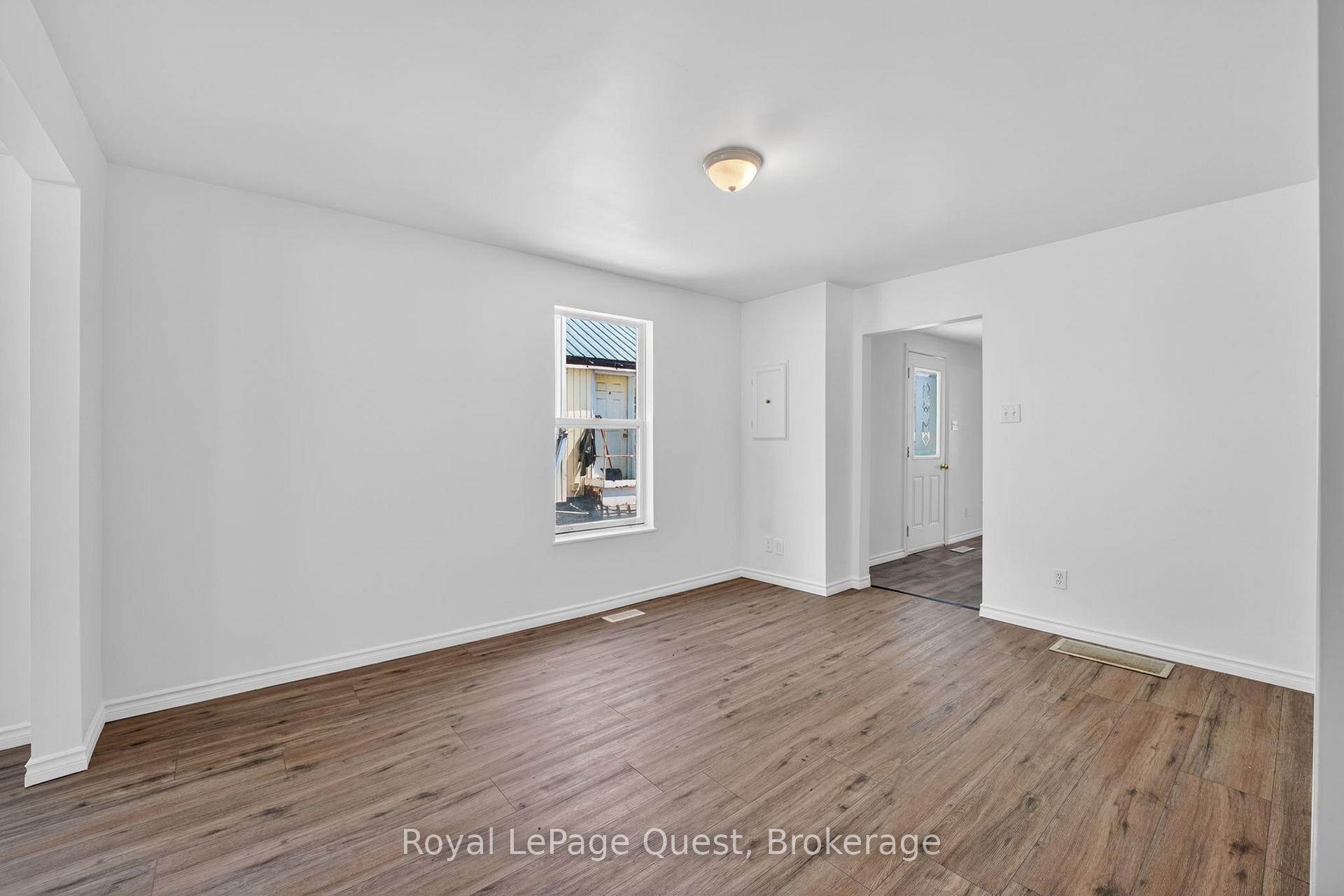 Photo 11 of 55 Elgin Street, Orillia — HOMEH