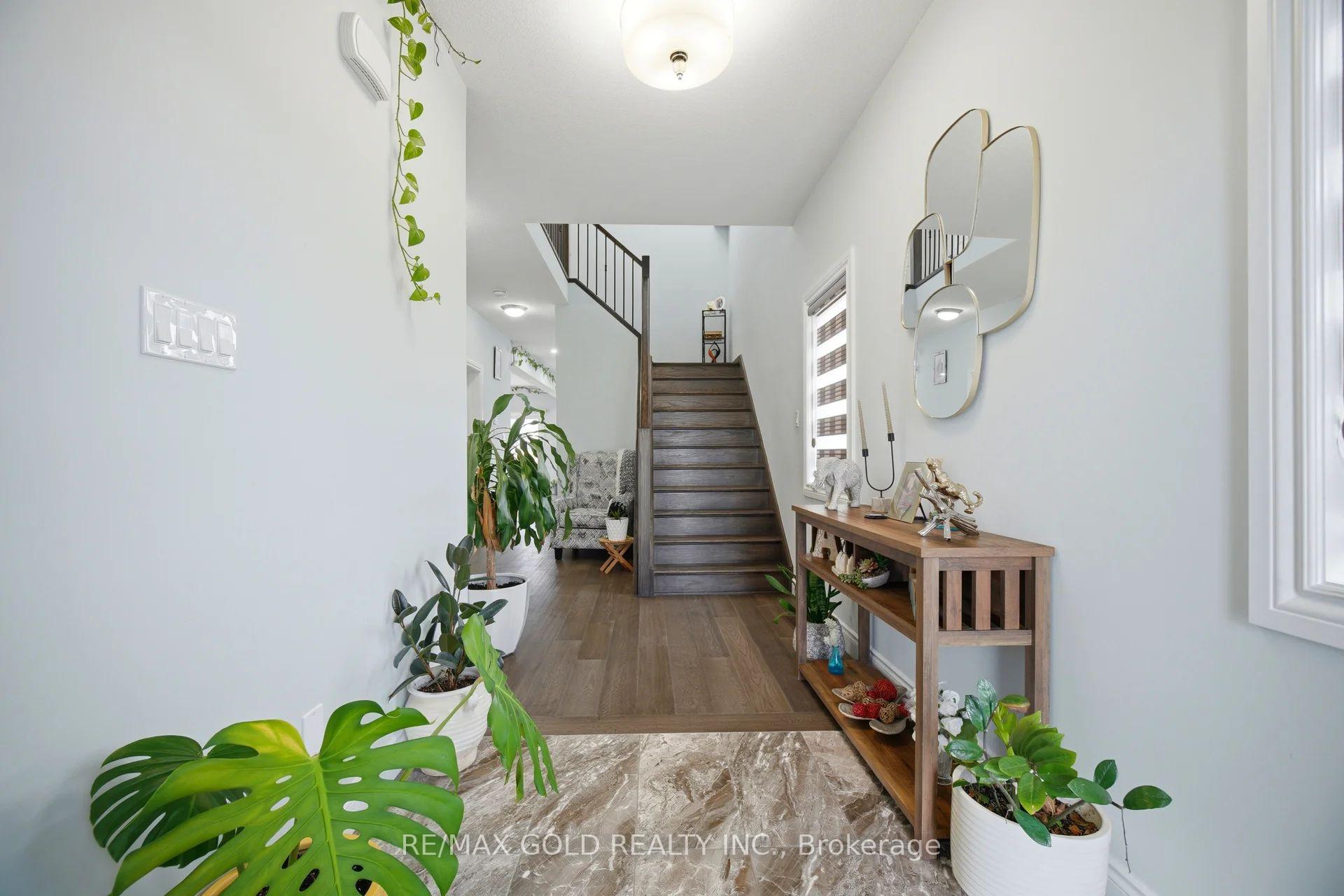 Photo 3 of 2439 Daisy Bend, London, South U — HOMEH