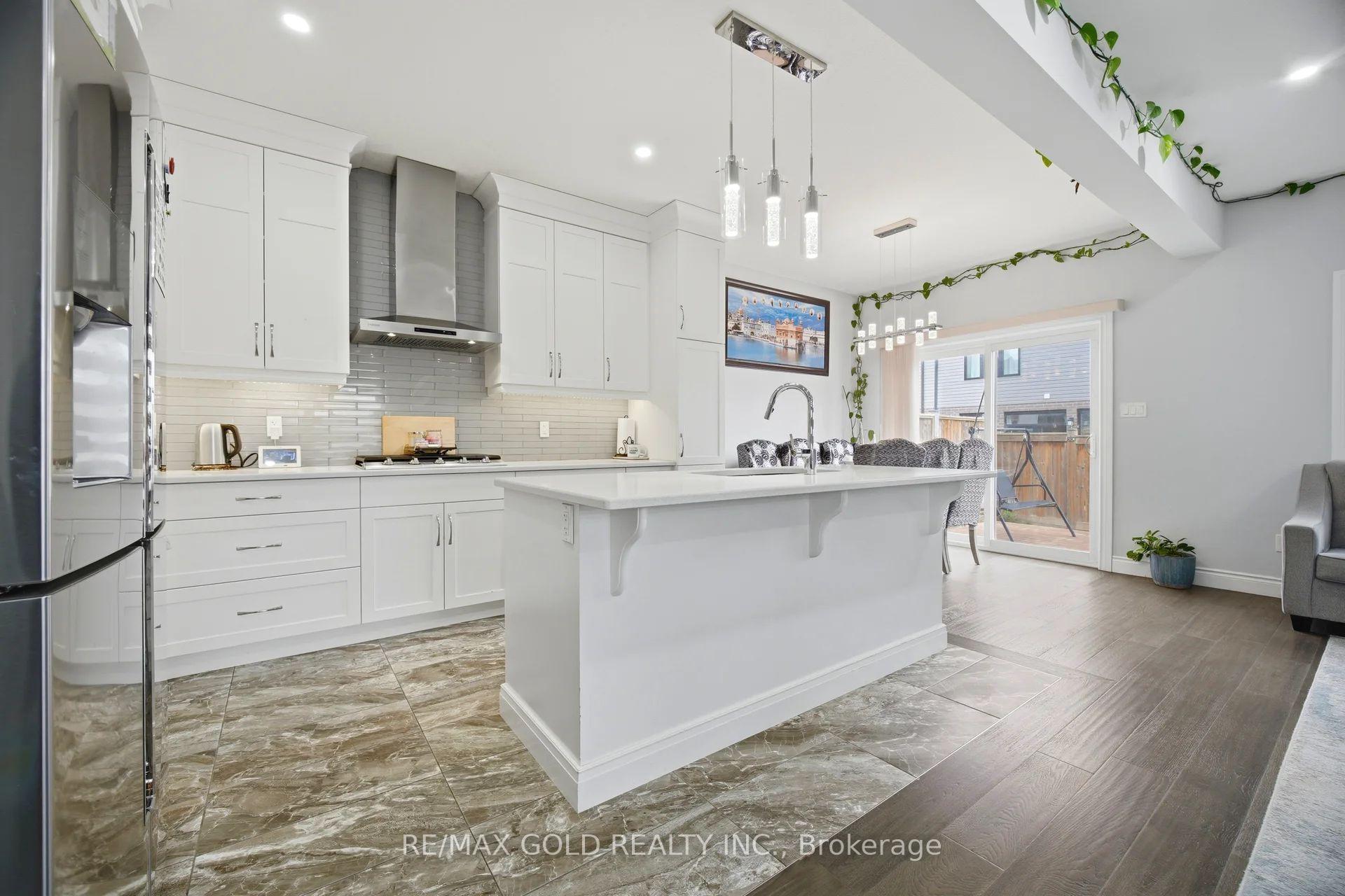 Photo 11 of 2439 Daisy Bend, London, South U — HOMEH